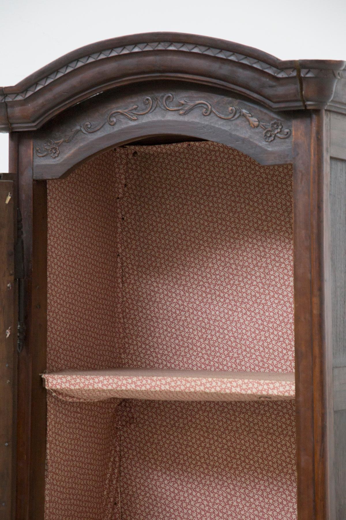 Laiton Ancienne armoire en bois Louis XV en vente