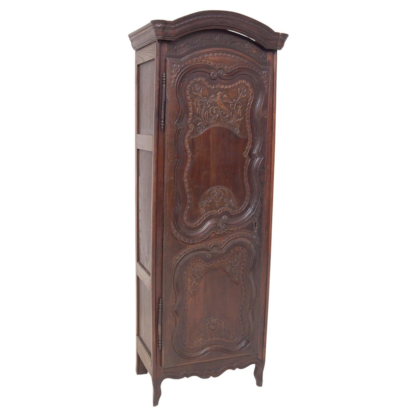 Ancienne armoire en bois Louis XV en vente