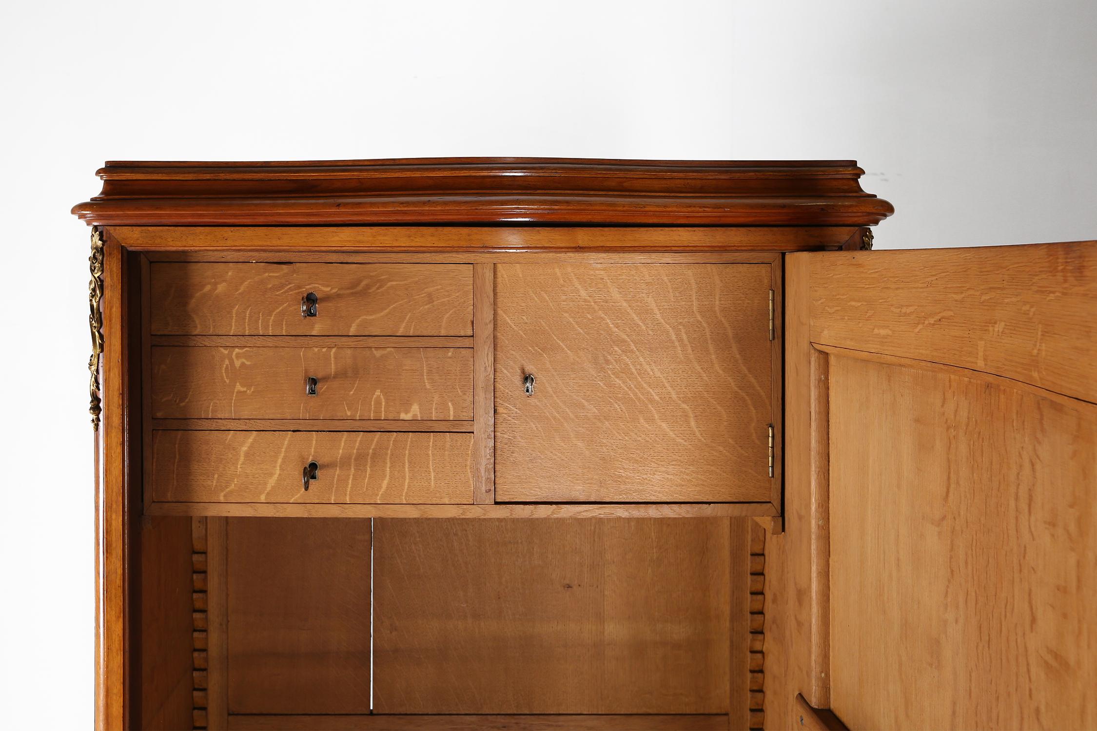 Antiker Holzschrank mit Intarsien und Bronzedekorationen, Frankreich ca. 1860 im Angebot 4