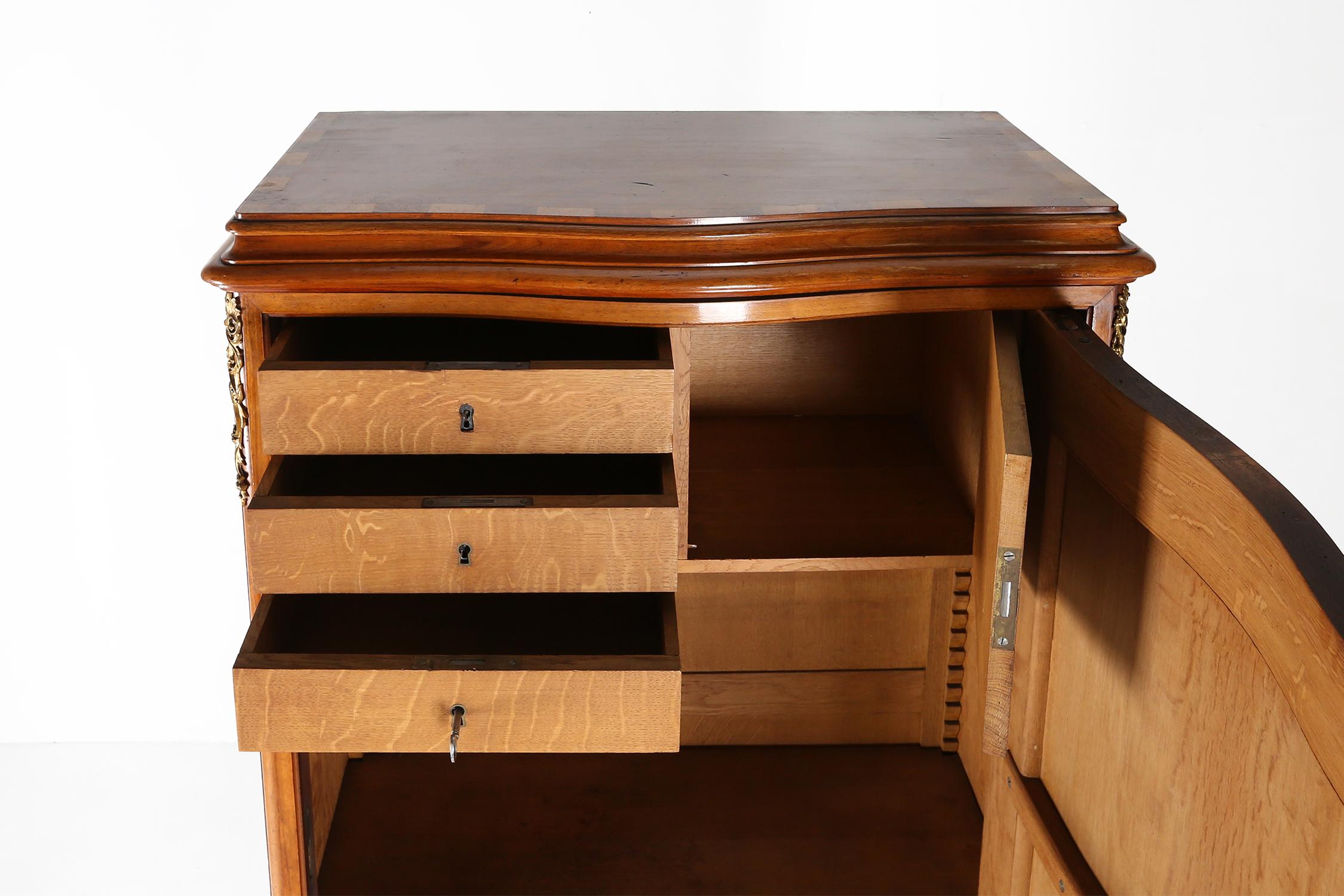 Antiker Holzschrank mit Intarsien und Bronzedekorationen, Frankreich ca. 1860 im Angebot 5