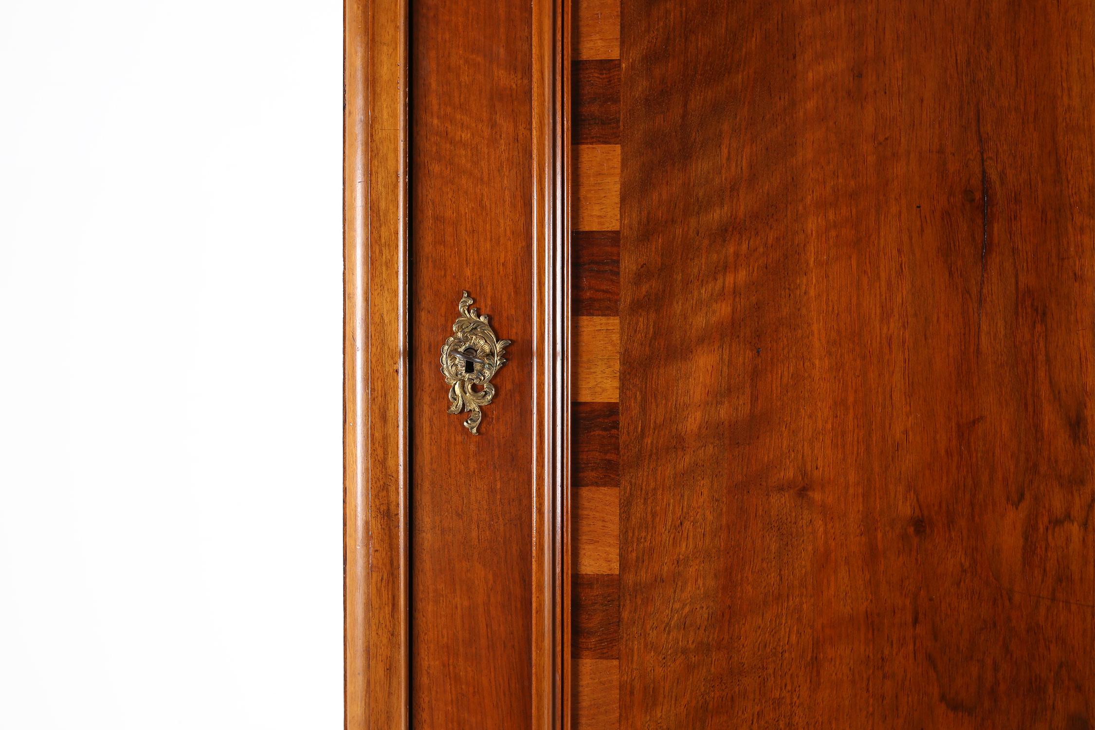 Antiker Holzschrank mit Intarsien und Bronzedekorationen, Frankreich ca. 1860 im Angebot 7
