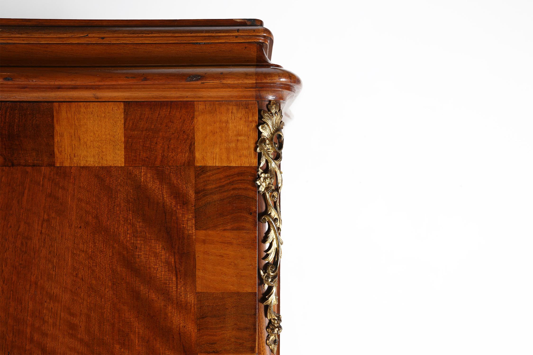 Antiker Holzschrank mit Intarsien und Bronzedekorationen, Frankreich ca. 1860 (19. Jahrhundert) im Angebot