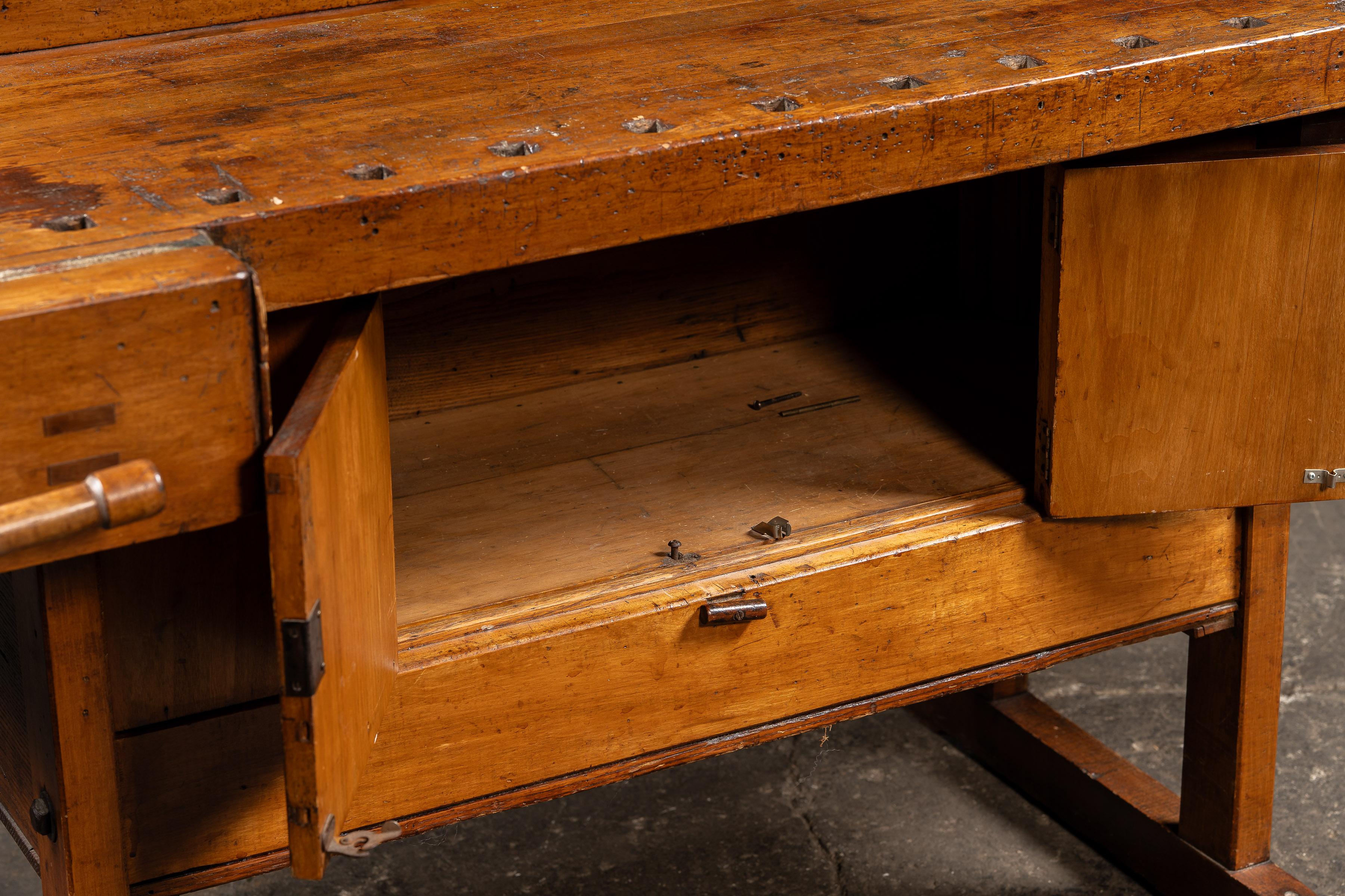 Etabli de menuisier en bois ancien en vente 6