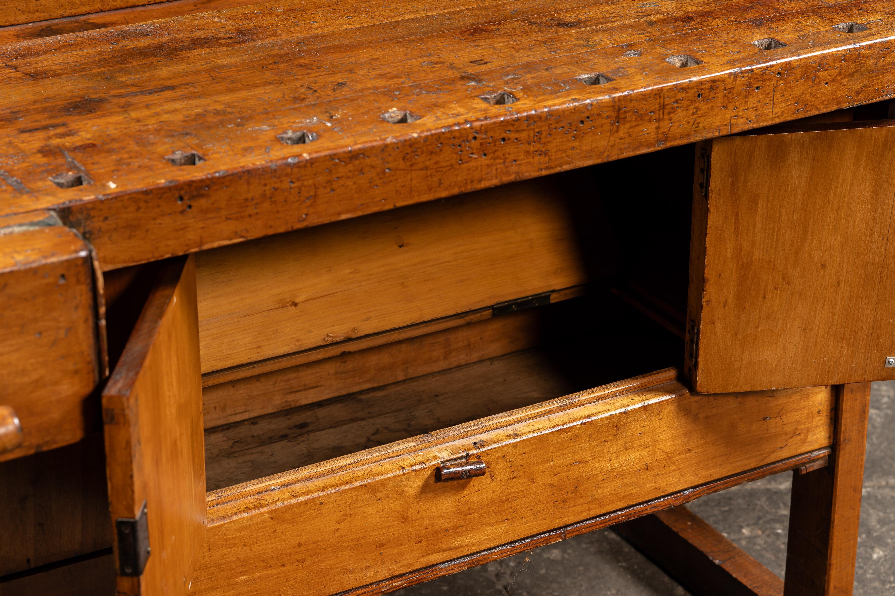 Etabli de menuisier en bois ancien en vente 7