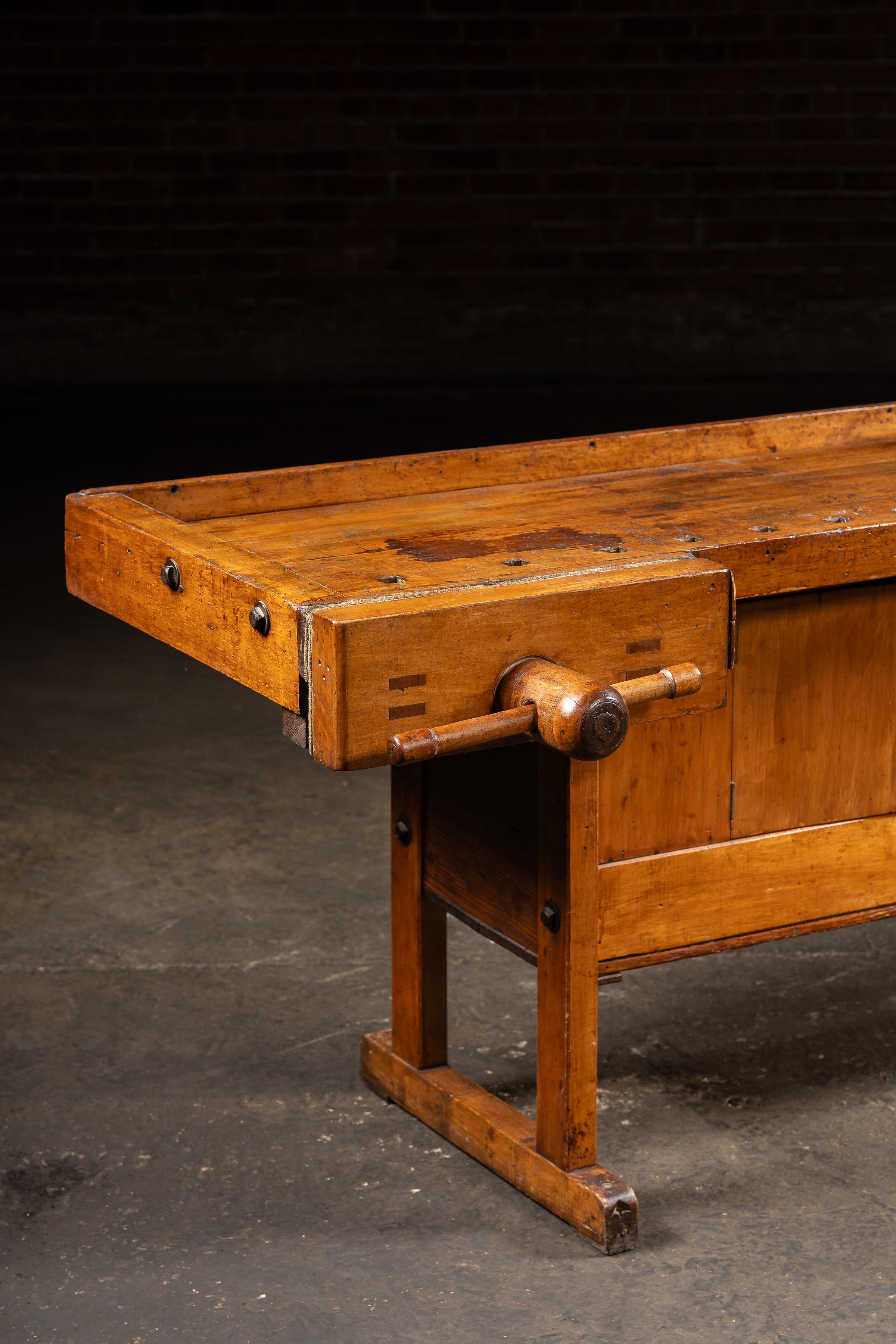 Bois Etabli de menuisier en bois ancien en vente