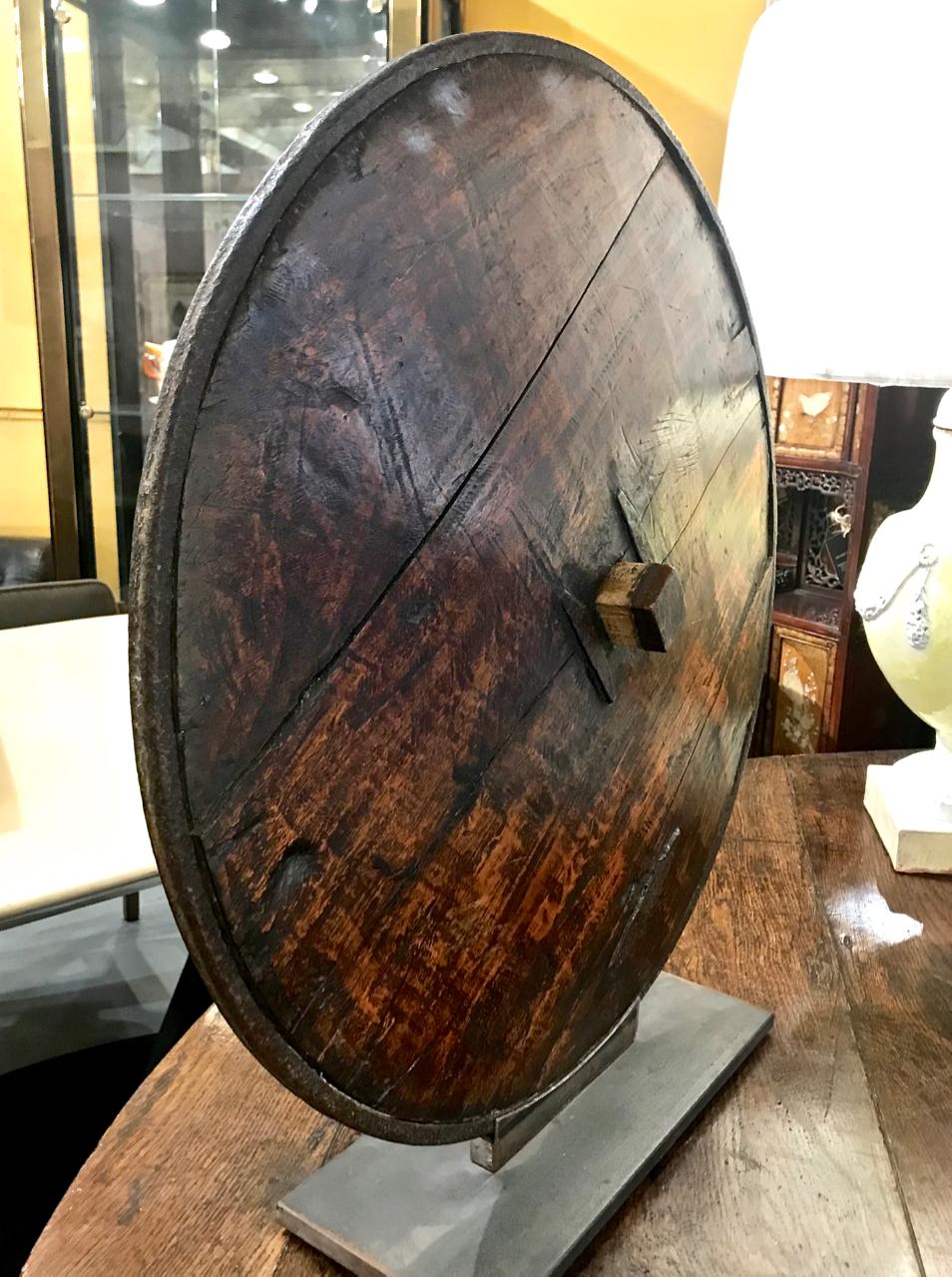 Antique Wooden Cart Wheel Sculpture In Good Condition In Pasadena, CA