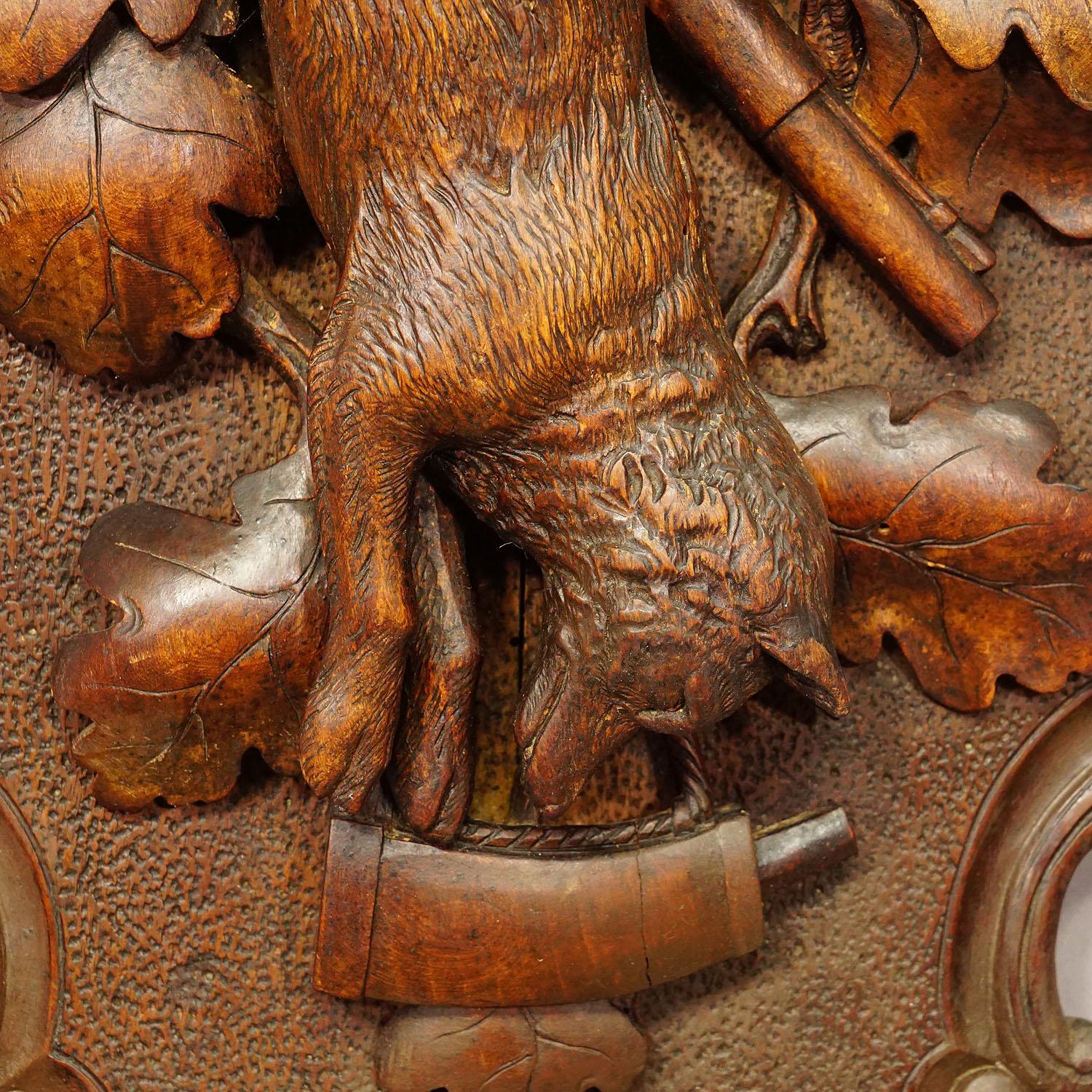Ancienne plaque en bois sculpté de la Forêt Noire avec renard Bon état - En vente à Berghuelen, DE
