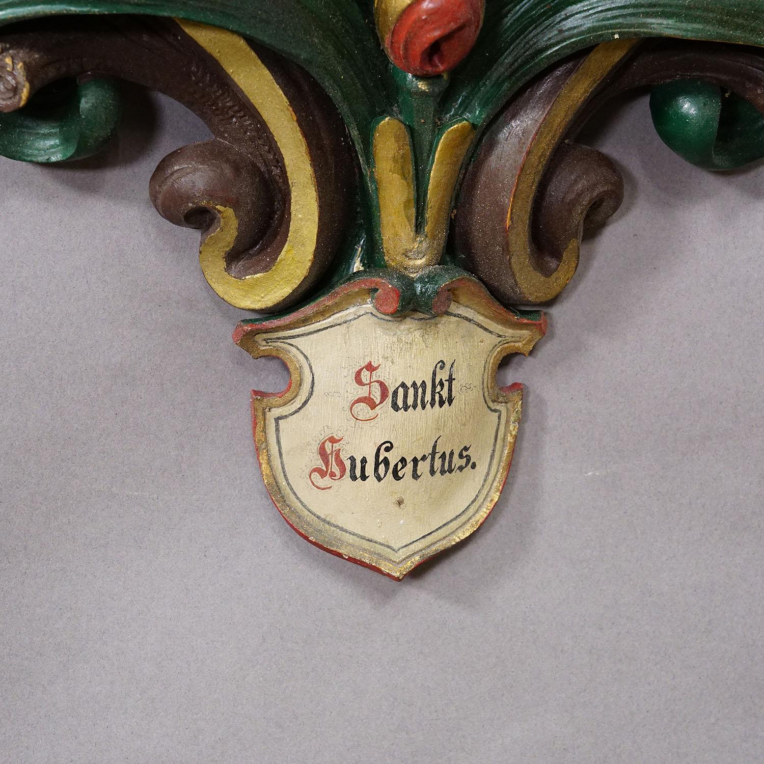 Antiquités en bois sculpté Black Forest Tête de cerf Hubertus avec trophée 14 pointes 1