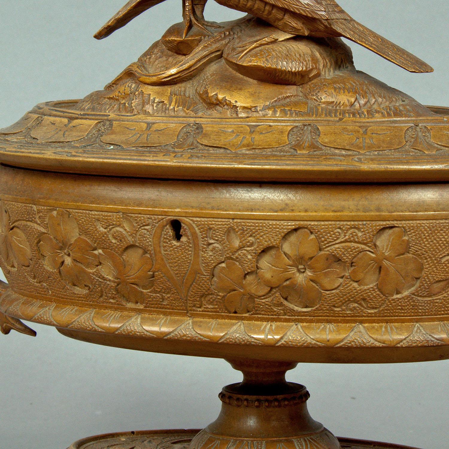 20th Century Antique Wooden Carved Casket with Birds, Brienz, circa 1890 For Sale