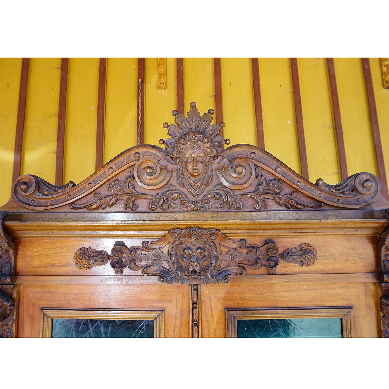 Armario antiguo de madera tallada con varias tallas Madera en venta