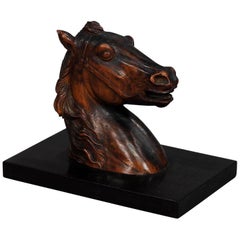 Poids en papier de cheval sculpté en bois ancien, vers 1920