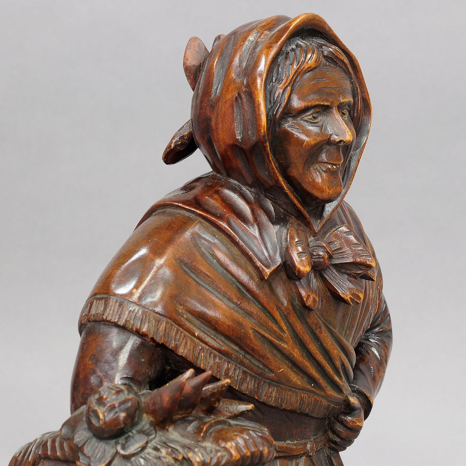 Allemand Sculpture ancienne en bois sculptée d'une paysanne folklorique en vente