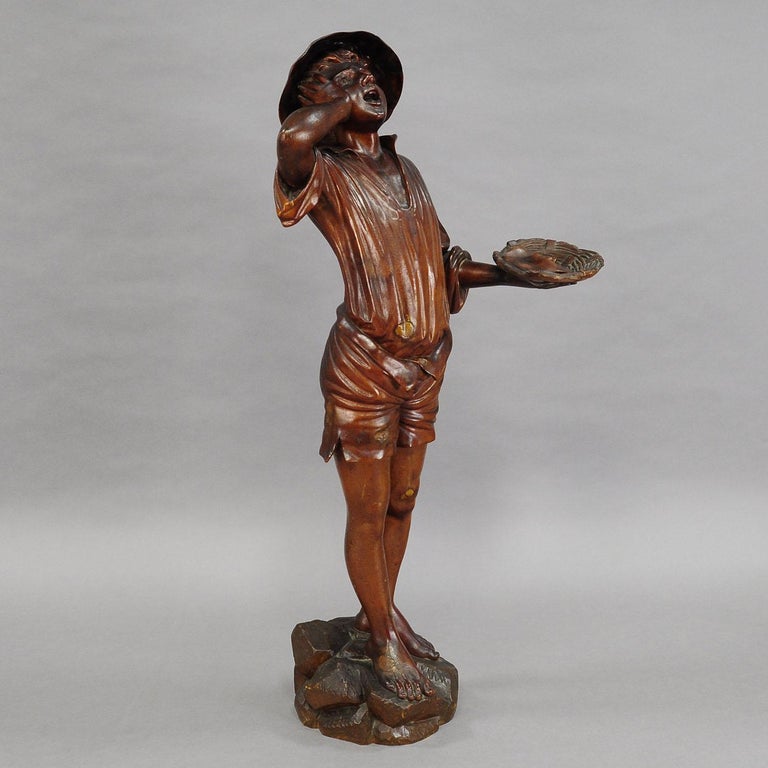Antique Wooden Carved Statue of a Young Fisherman In Good Condition For Sale In Berghuelen, DE