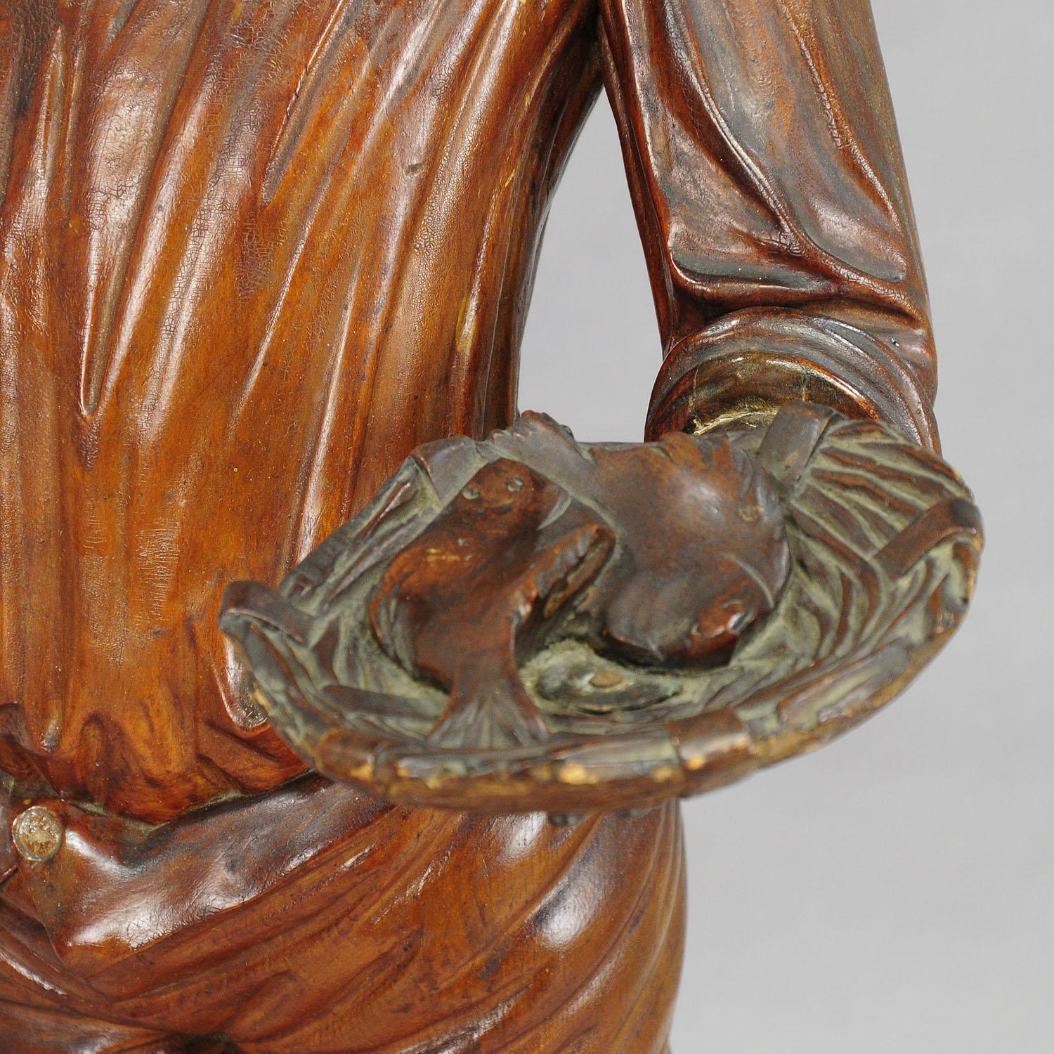 Sculpté Statue ancienne en bois sculpté d'un jeune pêcheur en vente