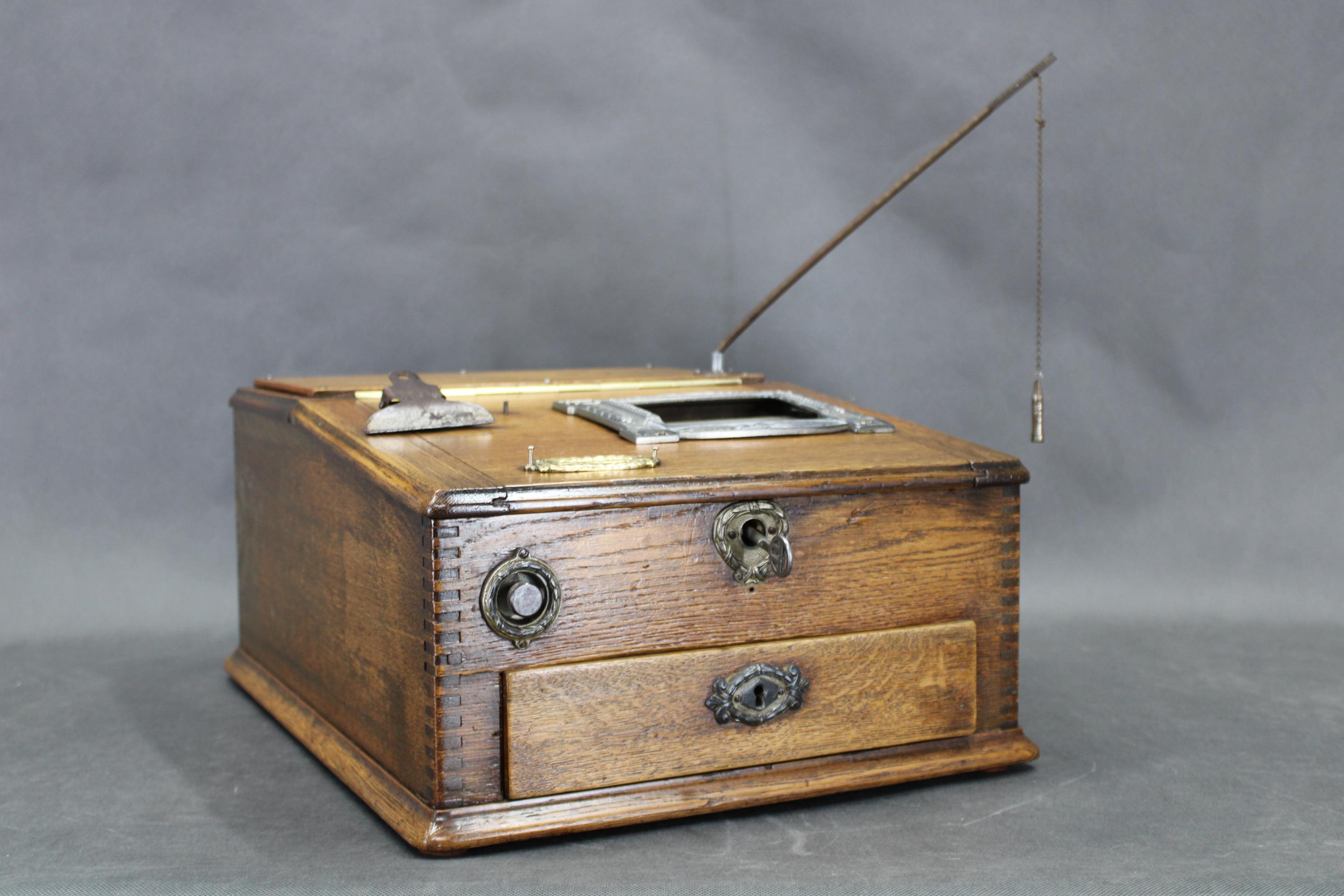 Caja registradora de madera antigua Moderno de mediados de siglo en venta