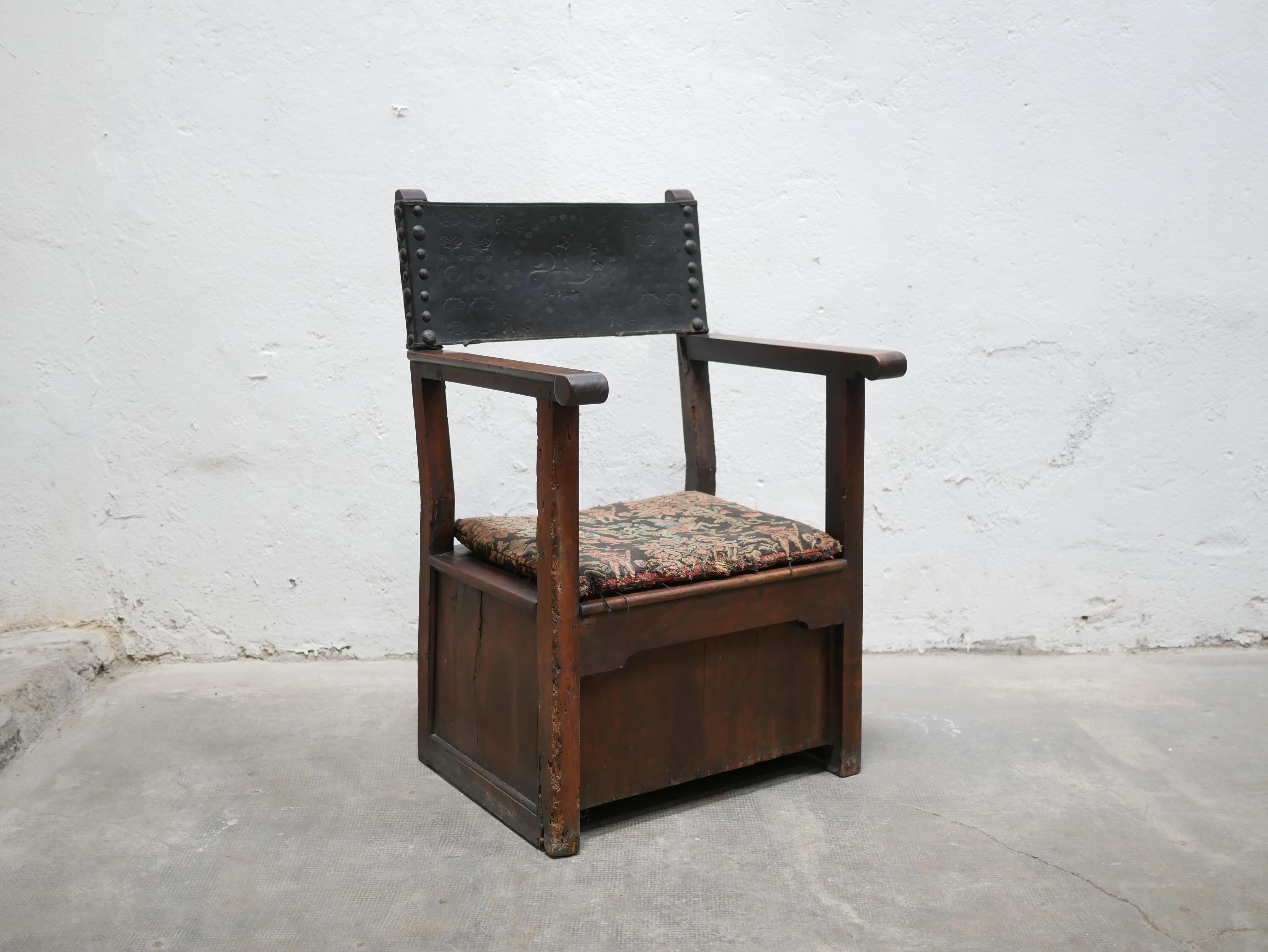 Antique Wooden Chest Armchair, 19th Century For Sale 3
