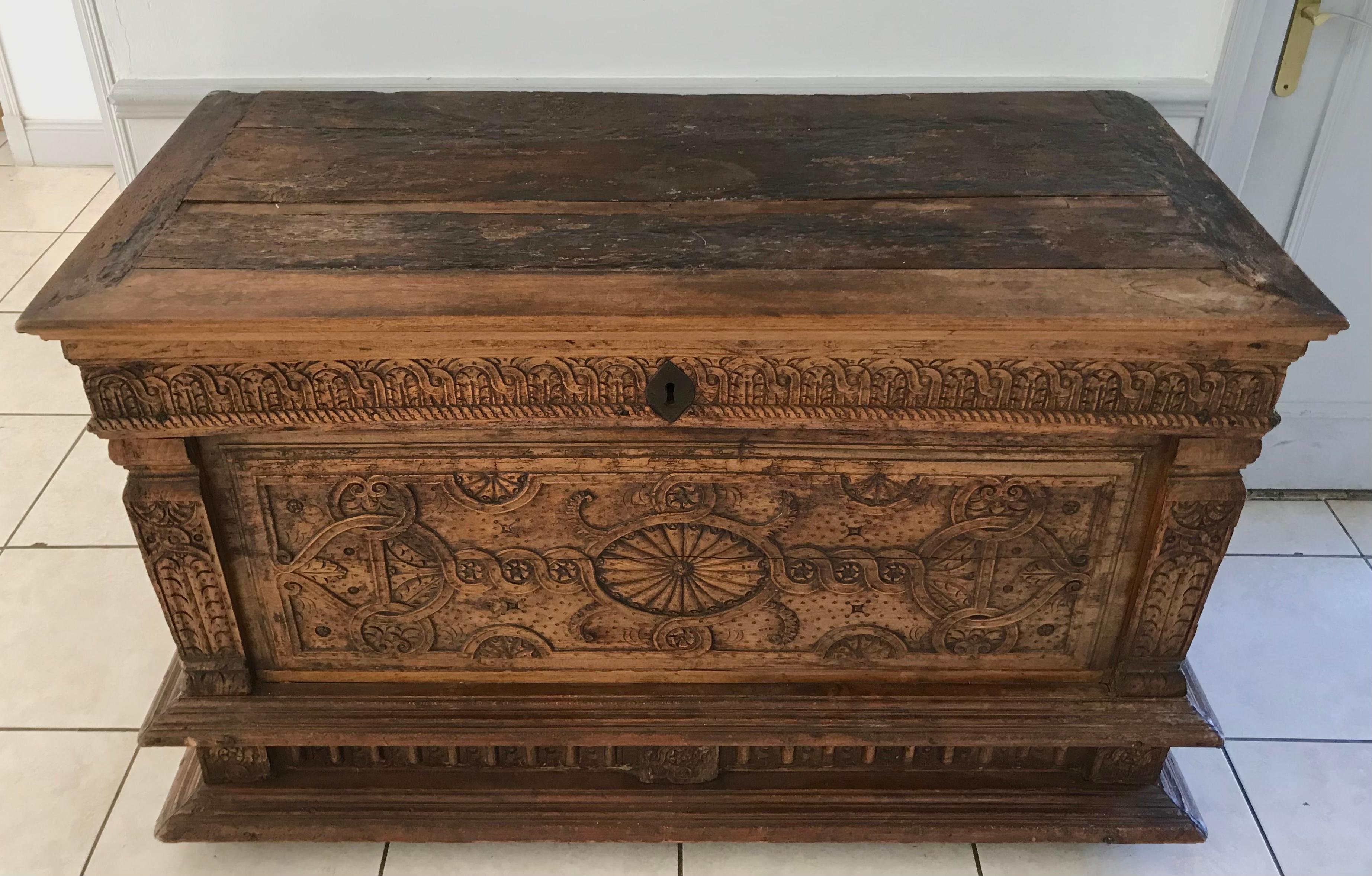 French Antique Wooden Chest Carved with Vegetal  Patter Renaissance Period 16th For Sale 6