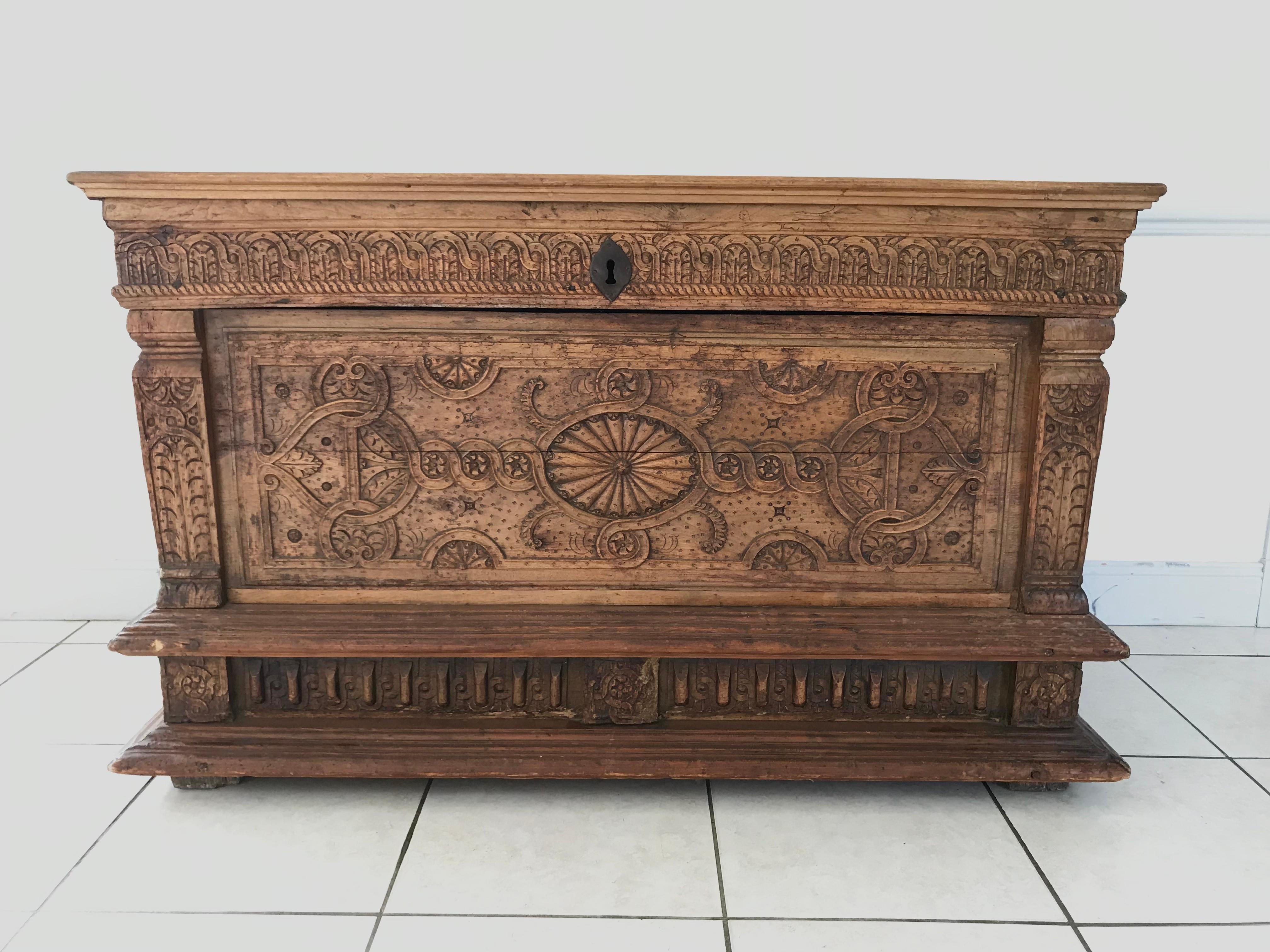 French Antique Wooden Chest Carved with Vegetal  Patter Renaissance Period 16th For Sale 11