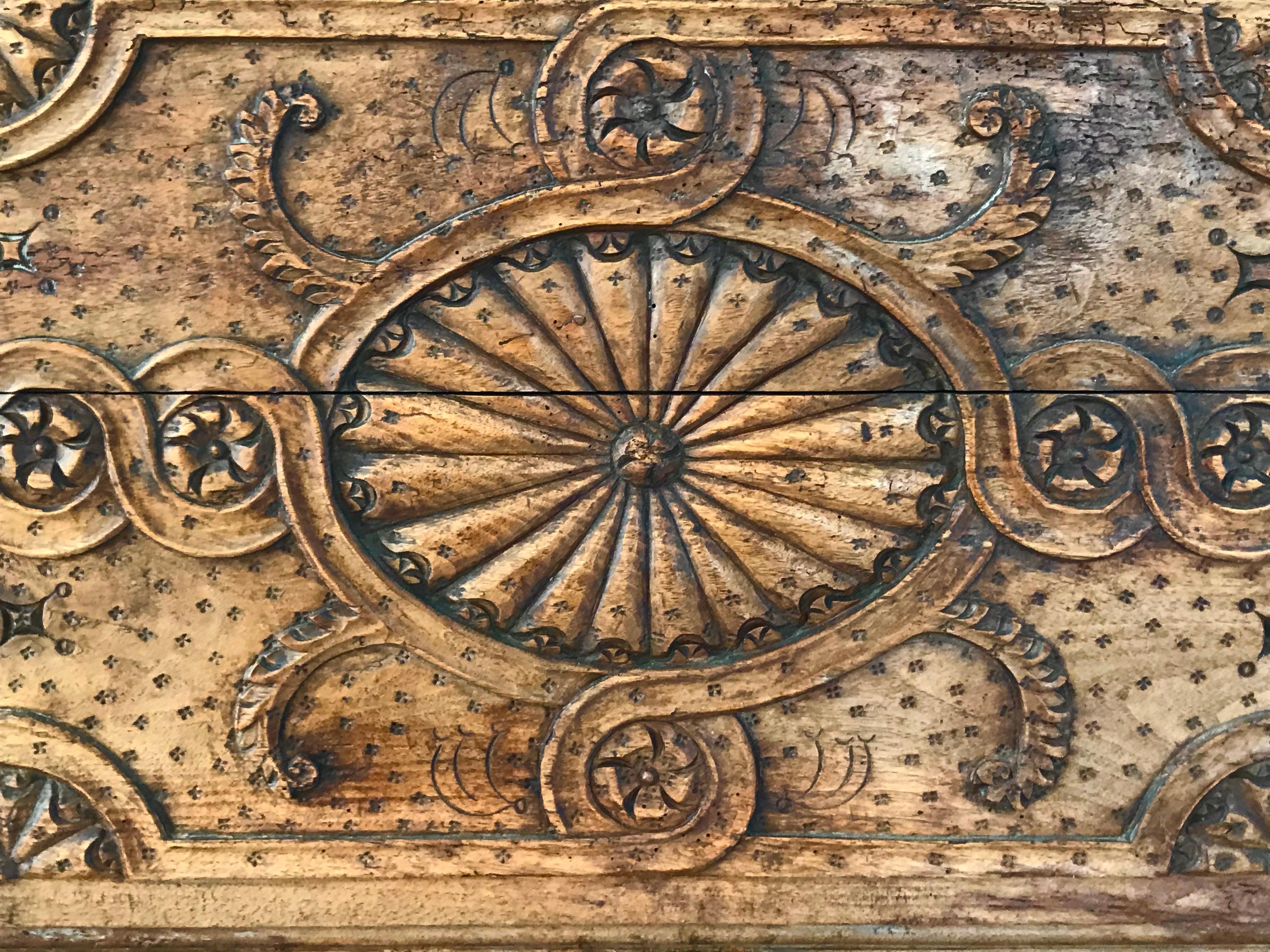 French Antique Wooden Chest Carved with Vegetal  Patter Renaissance Period 16th In Good Condition For Sale In Beuzevillette, FR
