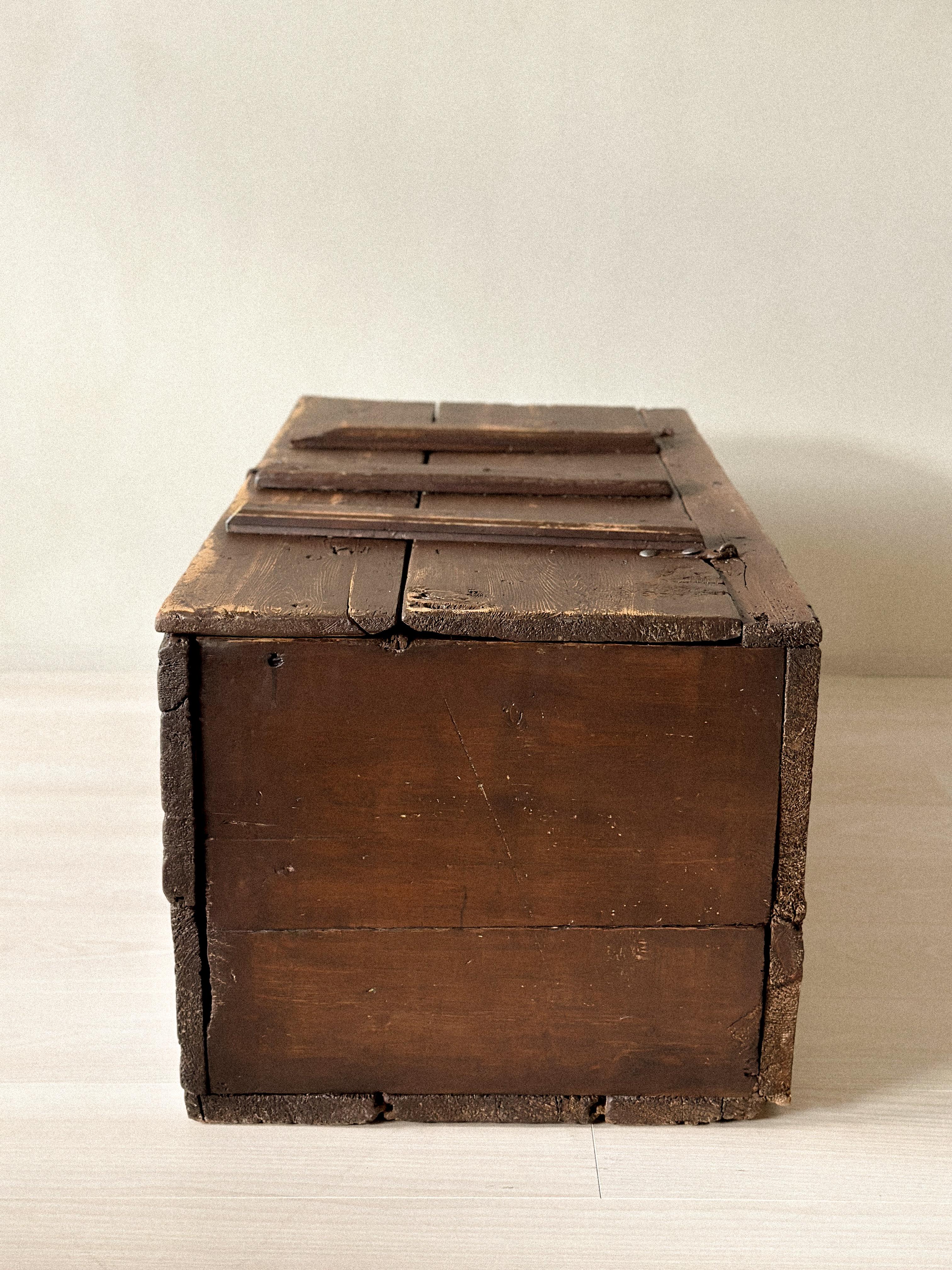 Arcón antiguo de madera, Escandinavia, c. 1700 en Bueno estado para la venta en Hønefoss, 30