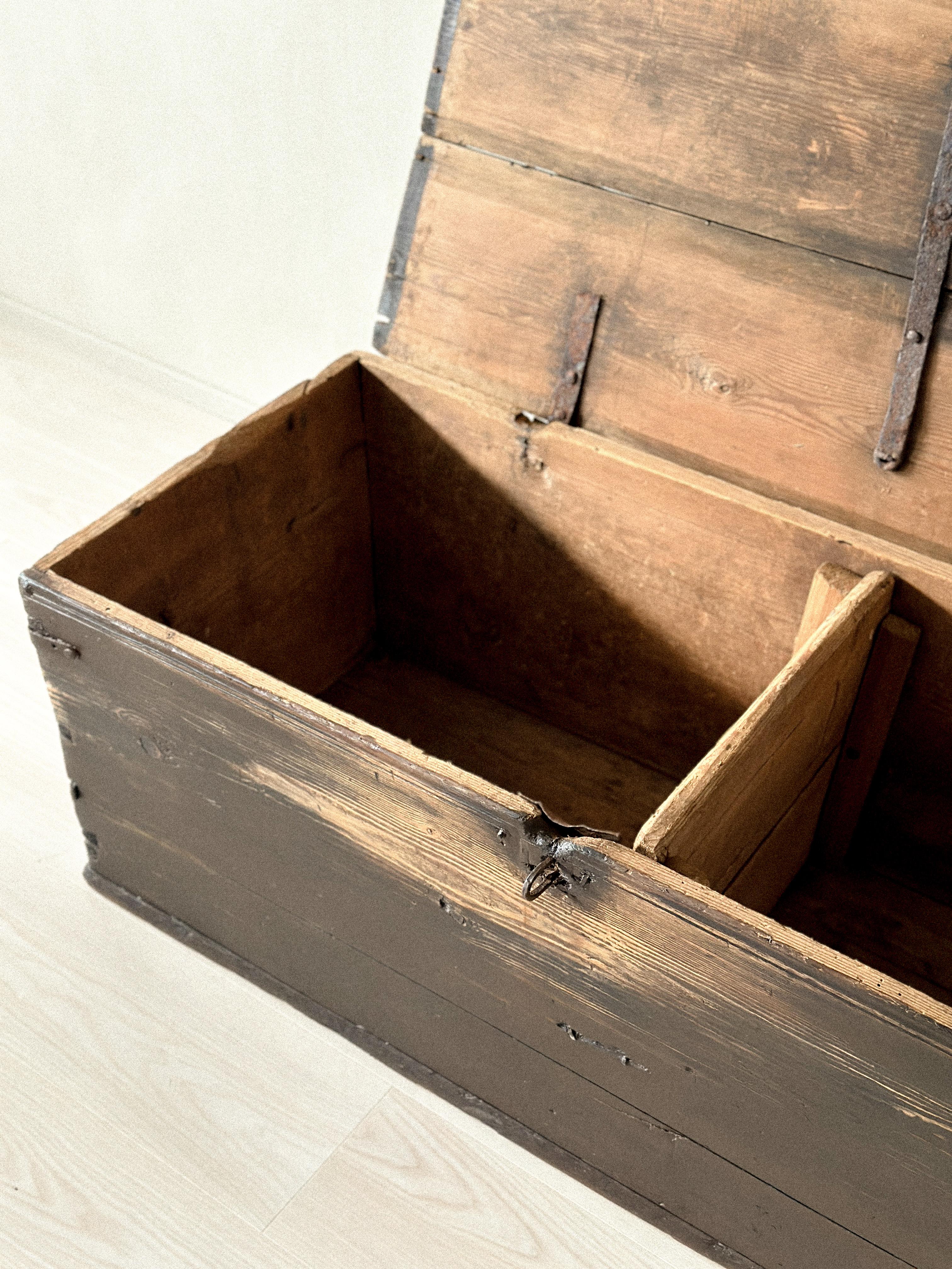 Ancienne commode scandinave Wabi Sabi, vers 1700 Bon état - En vente à Hønefoss, 30