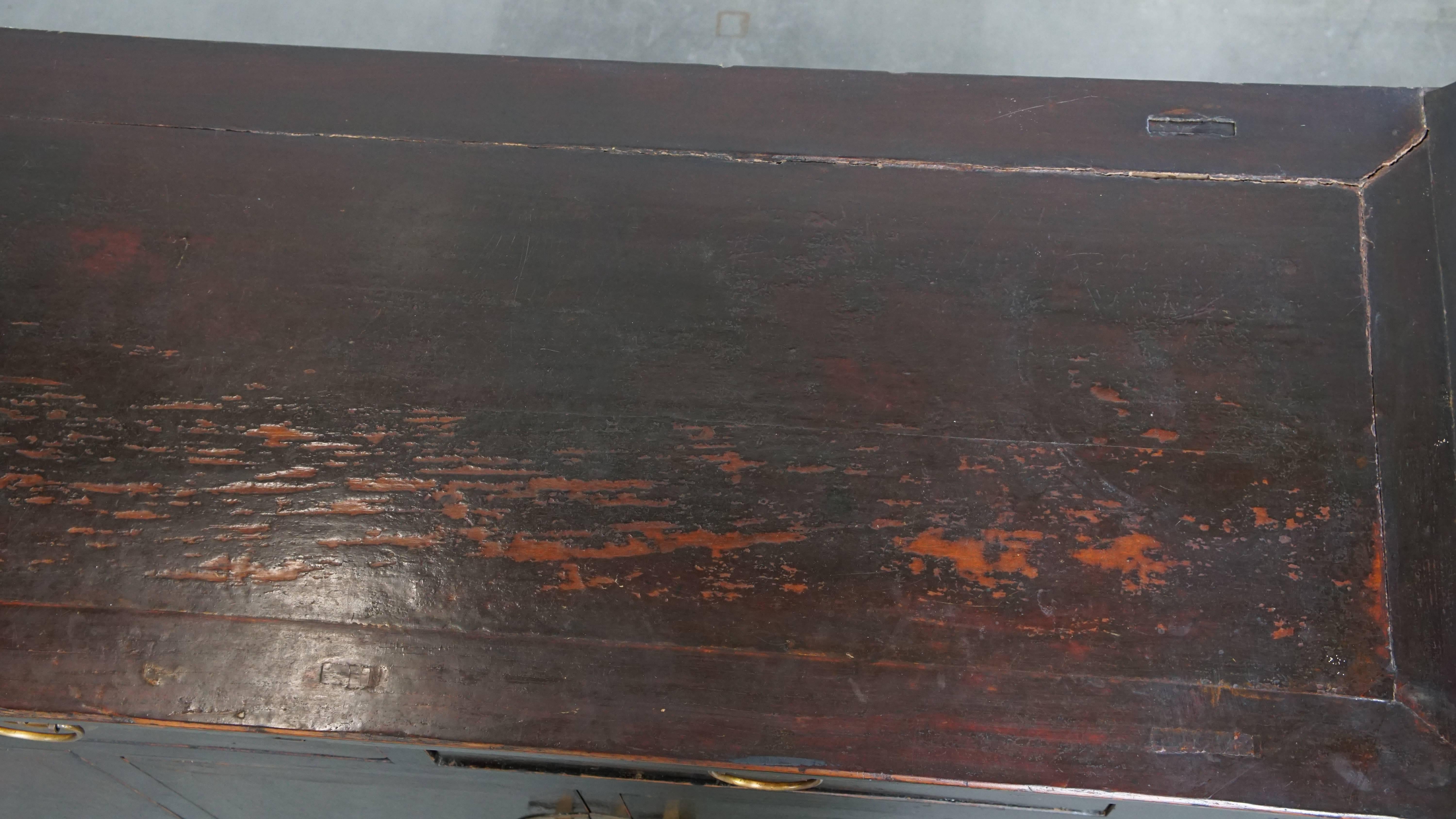 Antikes hölzernes chinesisches Sideboard im Angebot 7
