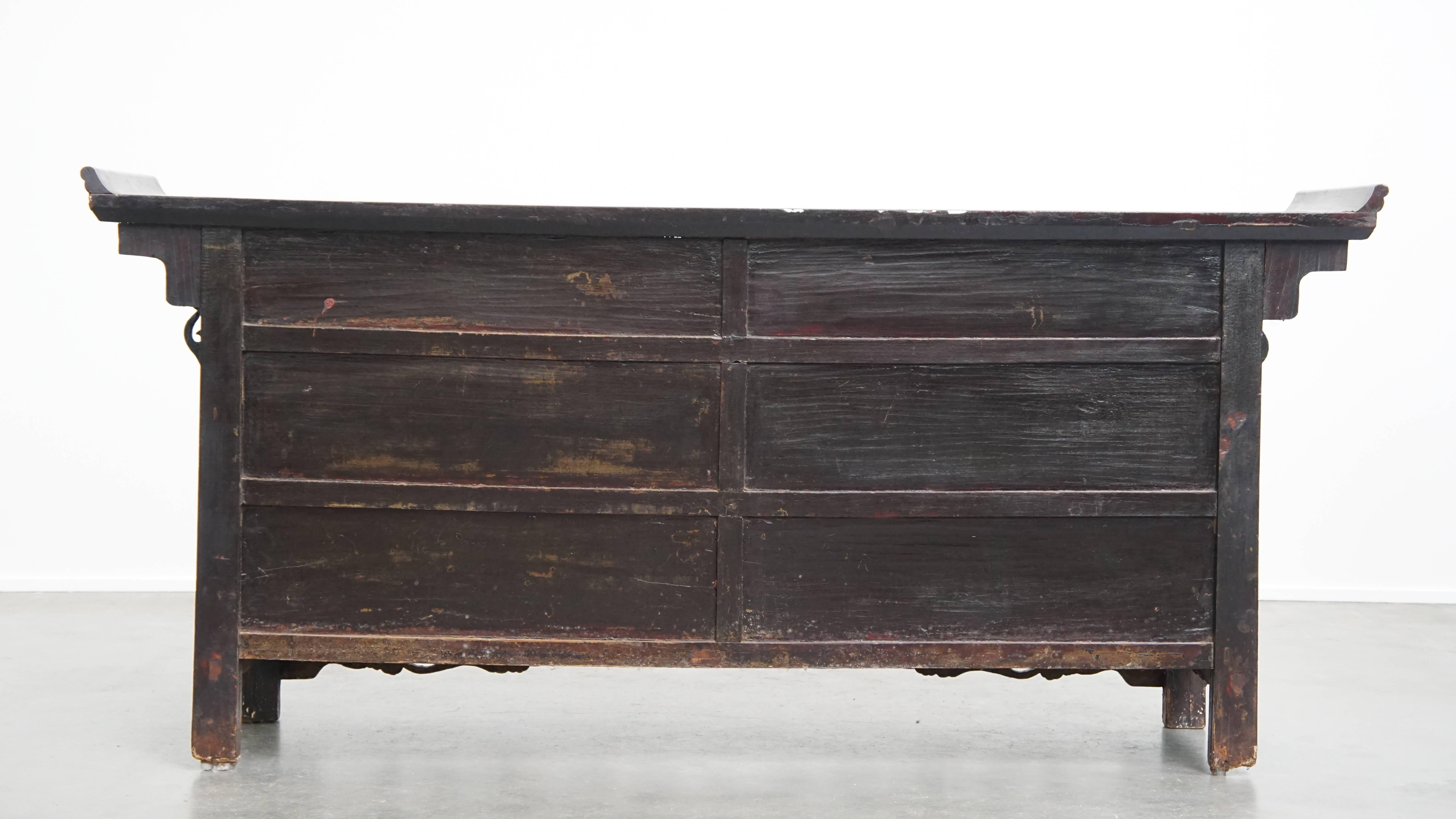 Antikes hölzernes chinesisches Sideboard (Handgefertigt) im Angebot