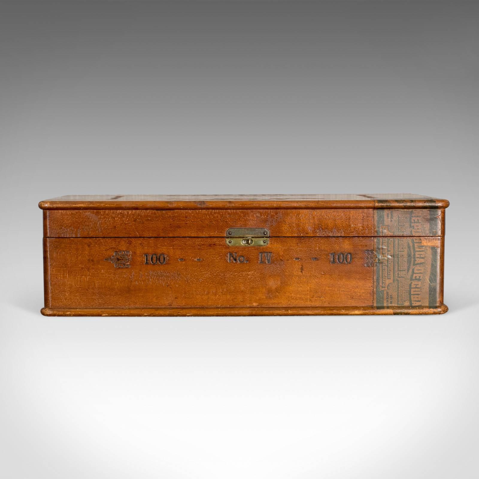 This is an antique wooden cigar box for Hoyo de Monterrey cigars from Havana / Habana, a humidor box dating to circa 1920.

A delightful, aesthetically appealing cigar box
Finished in fine mahogany with a cedar lining
Appealing aroma of cedar