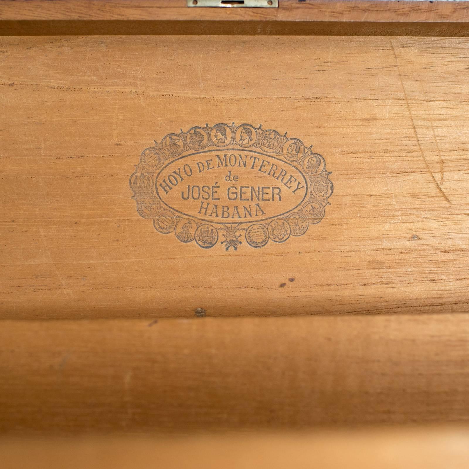 English Antique Wooden Cigar Box, Hoyo De Monterrey, Havana, Habana, Humidor, circa 1920