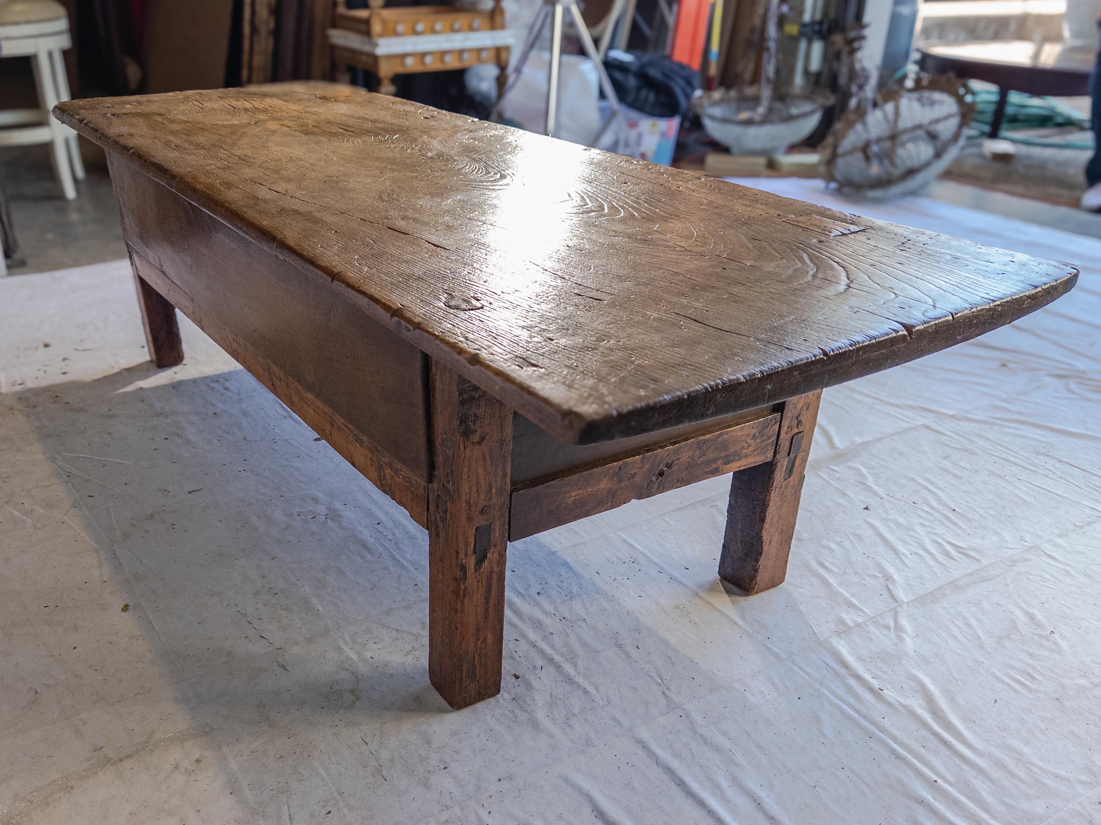 Table basse ancienne en bois en vente 3