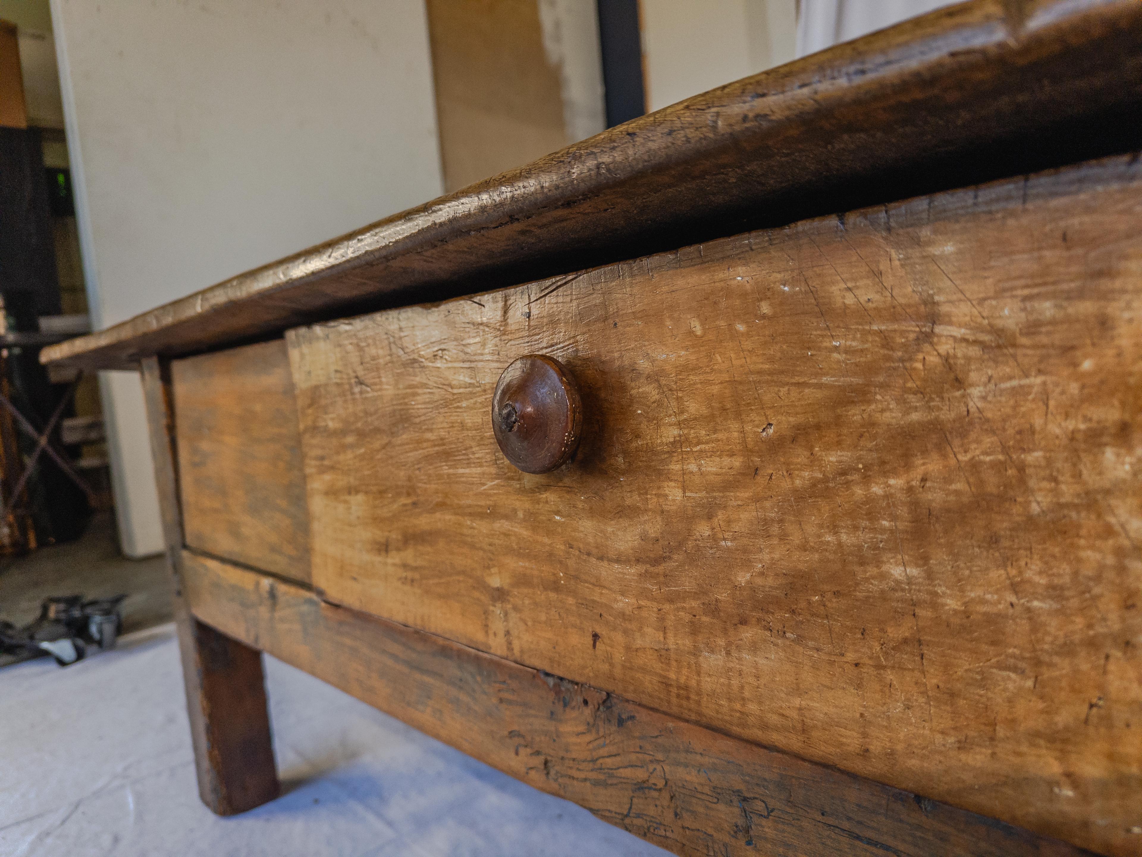 Table basse ancienne en bois en vente 7