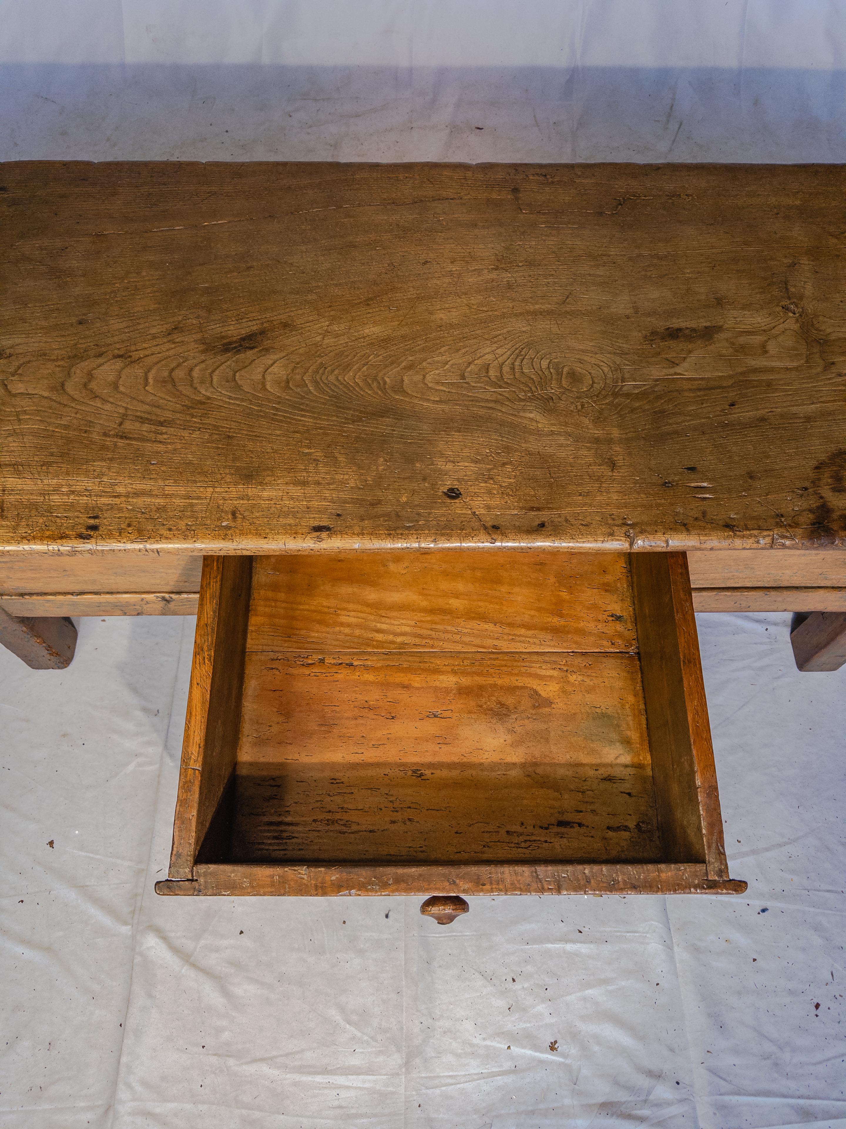 Table basse ancienne en bois en vente 8