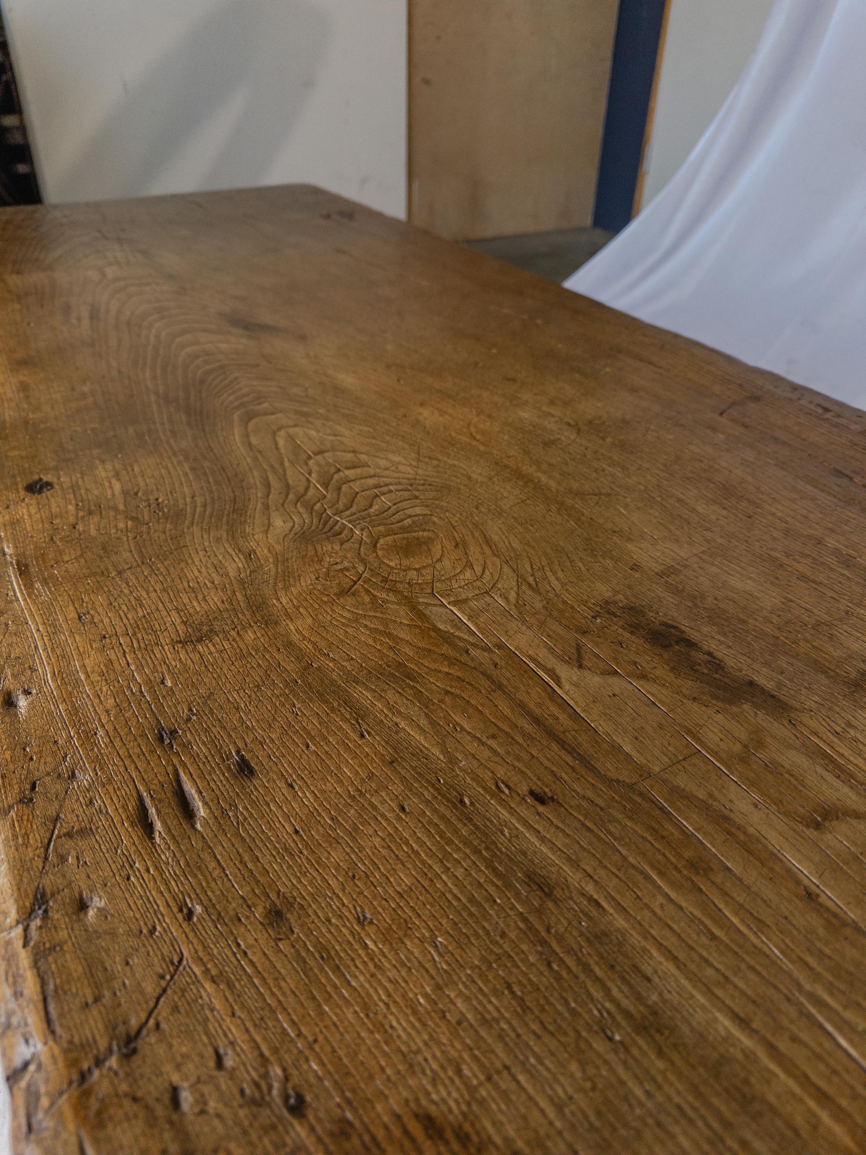 Table basse ancienne en bois en vente 11