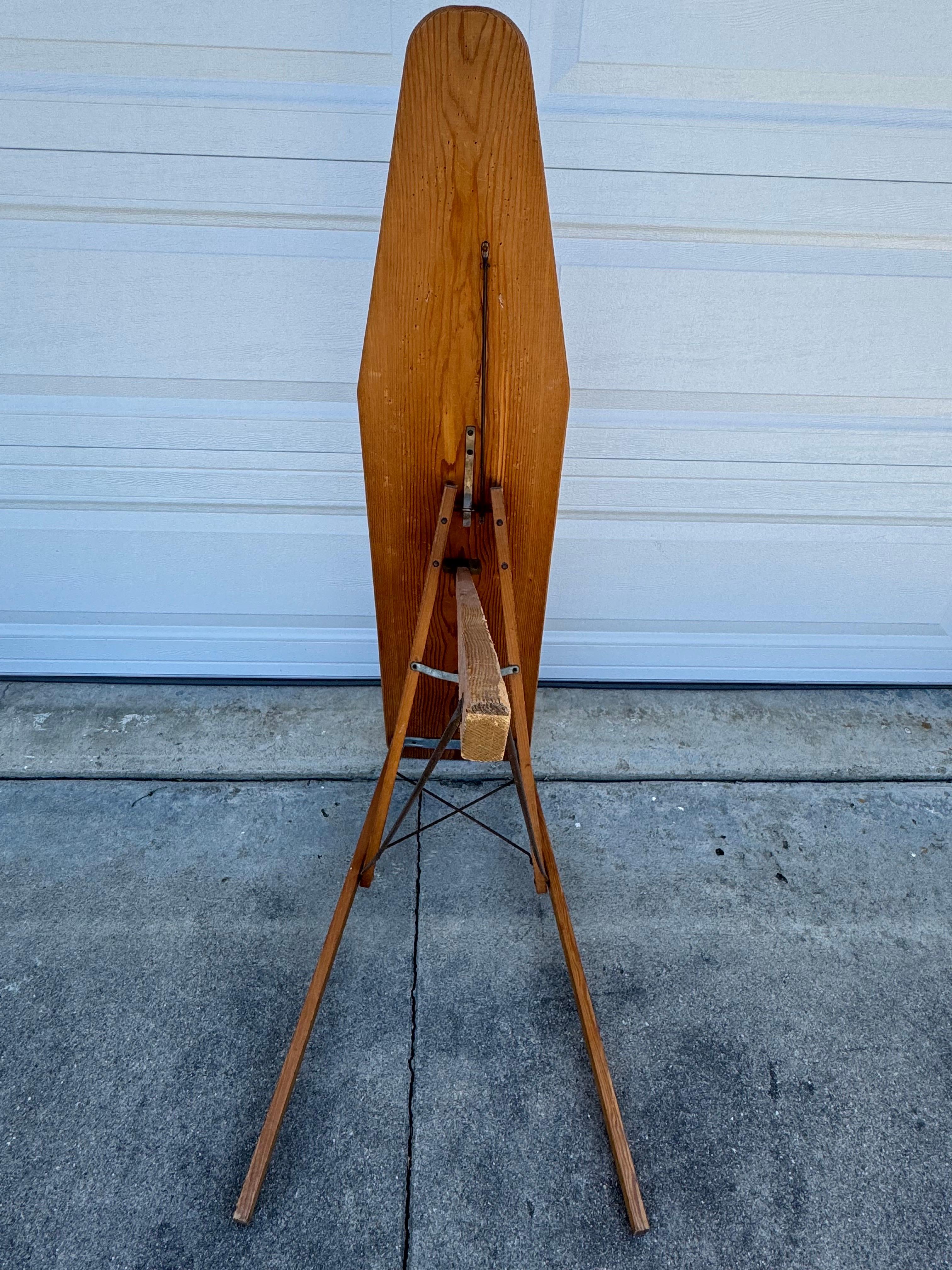 Tabla de planchar plegable de madera antigua en venta 3