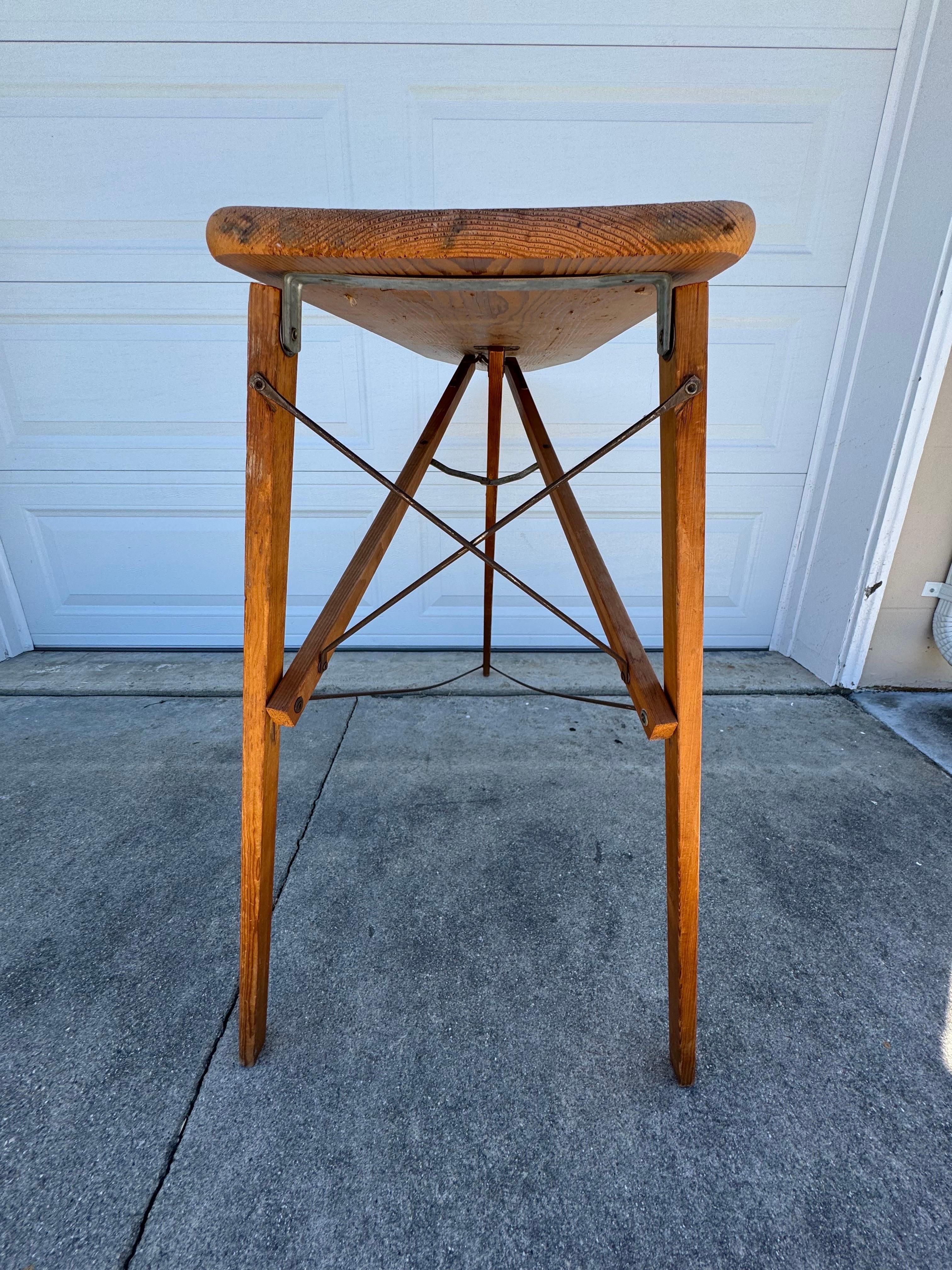 Tabla de planchar plegable de madera antigua principios del siglo XX en venta