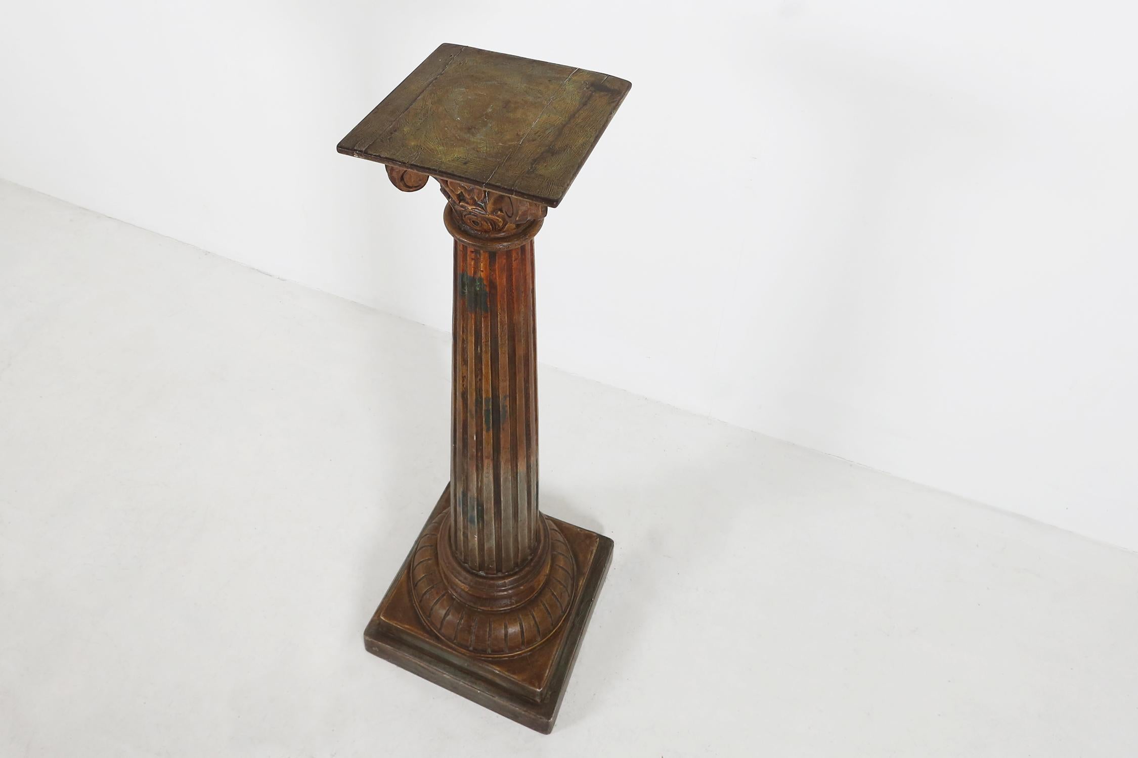 Alte korinthische Holzsäule mit schöner Patina.

Abmessungen oben:
30 cm x 30 cm