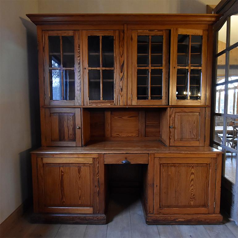 Beautiful antique wooden cupboard from the 19th century
comes from a mansion near Brussels in Belgium.