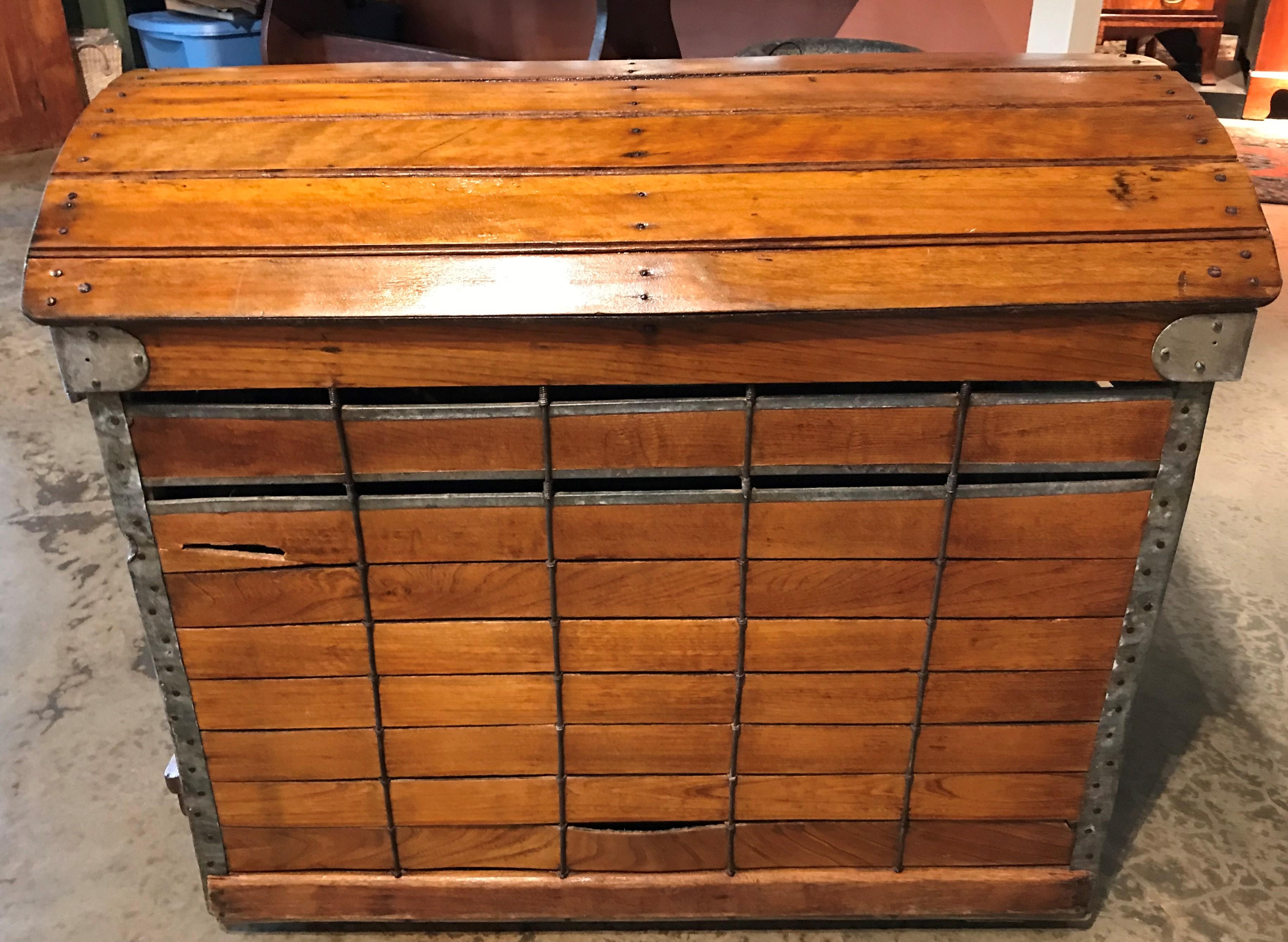 A fabulous antique wooden domed top dog carrier or crate by Absalom Backus Jr & Sons, circa 1902. The carrier has an original brass-encased paper label above front door 