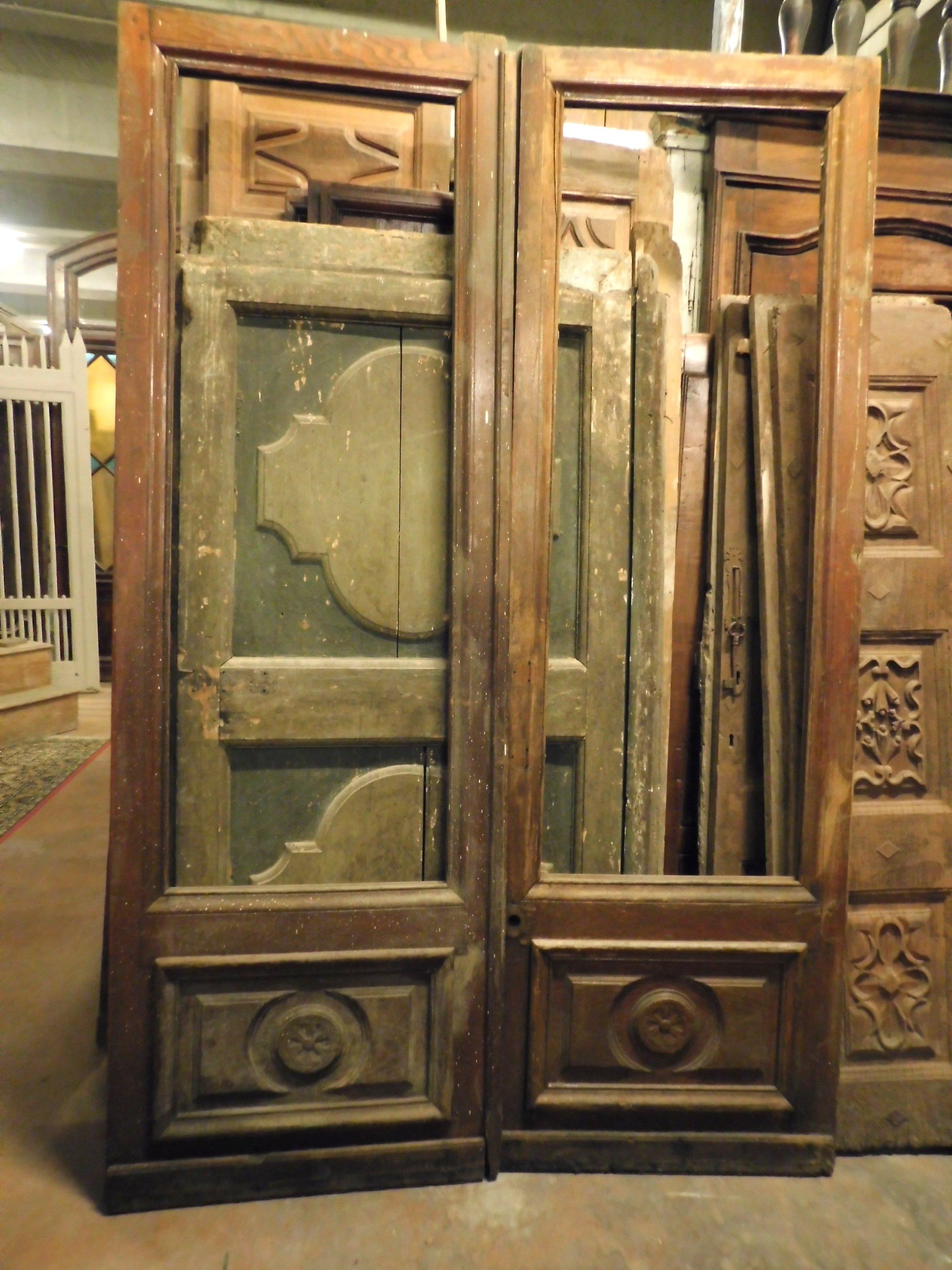 Ancient door in solid wood, dark brown in walnut color, it was a shop door, with glass without frame but also with sculpted panels on the back, produced for a Piedmontese shop in the 19th century (Italy), measuring cm W 154 x H 238.
It will be