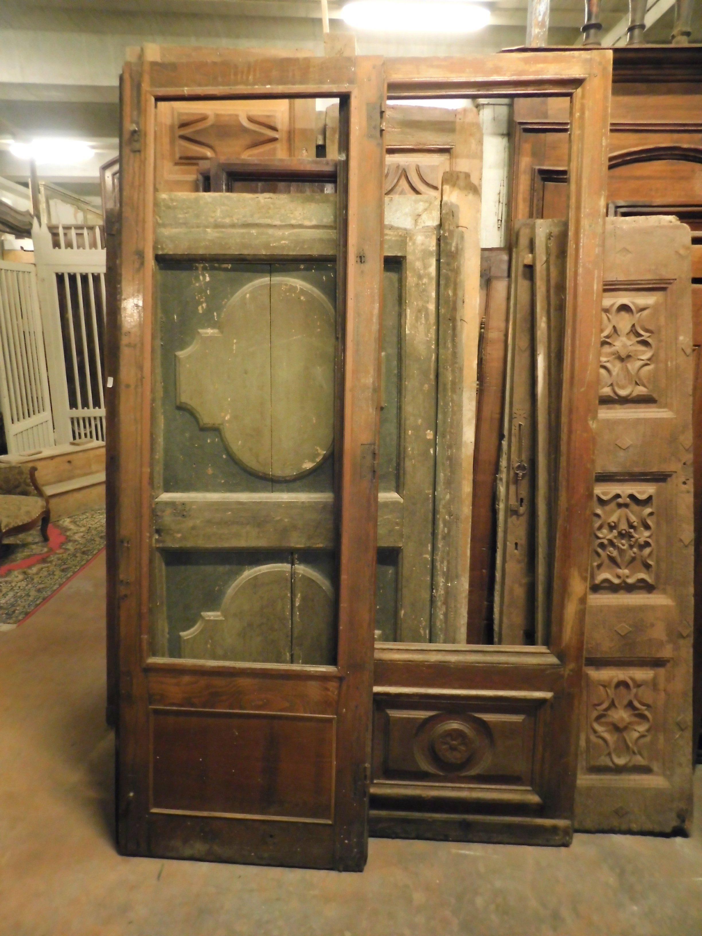 Antique Wooden Doorwith Glass, Shop Door, 1800, Italy In Good Condition In Cuneo, Italy (CN)