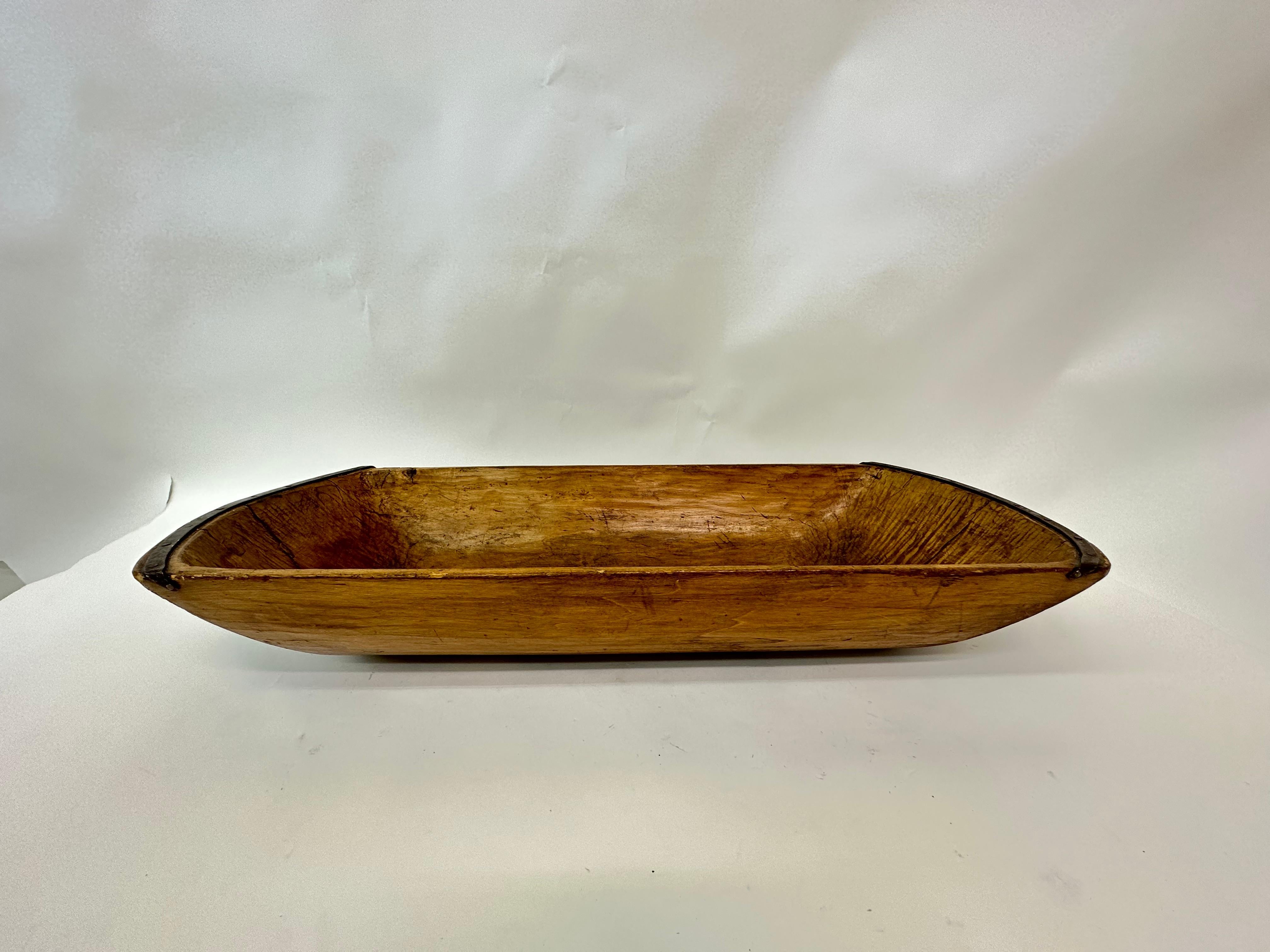 Antique wooden dough bowl trough hand carved with metal details 1900’s In Good Condition In Delft, NL