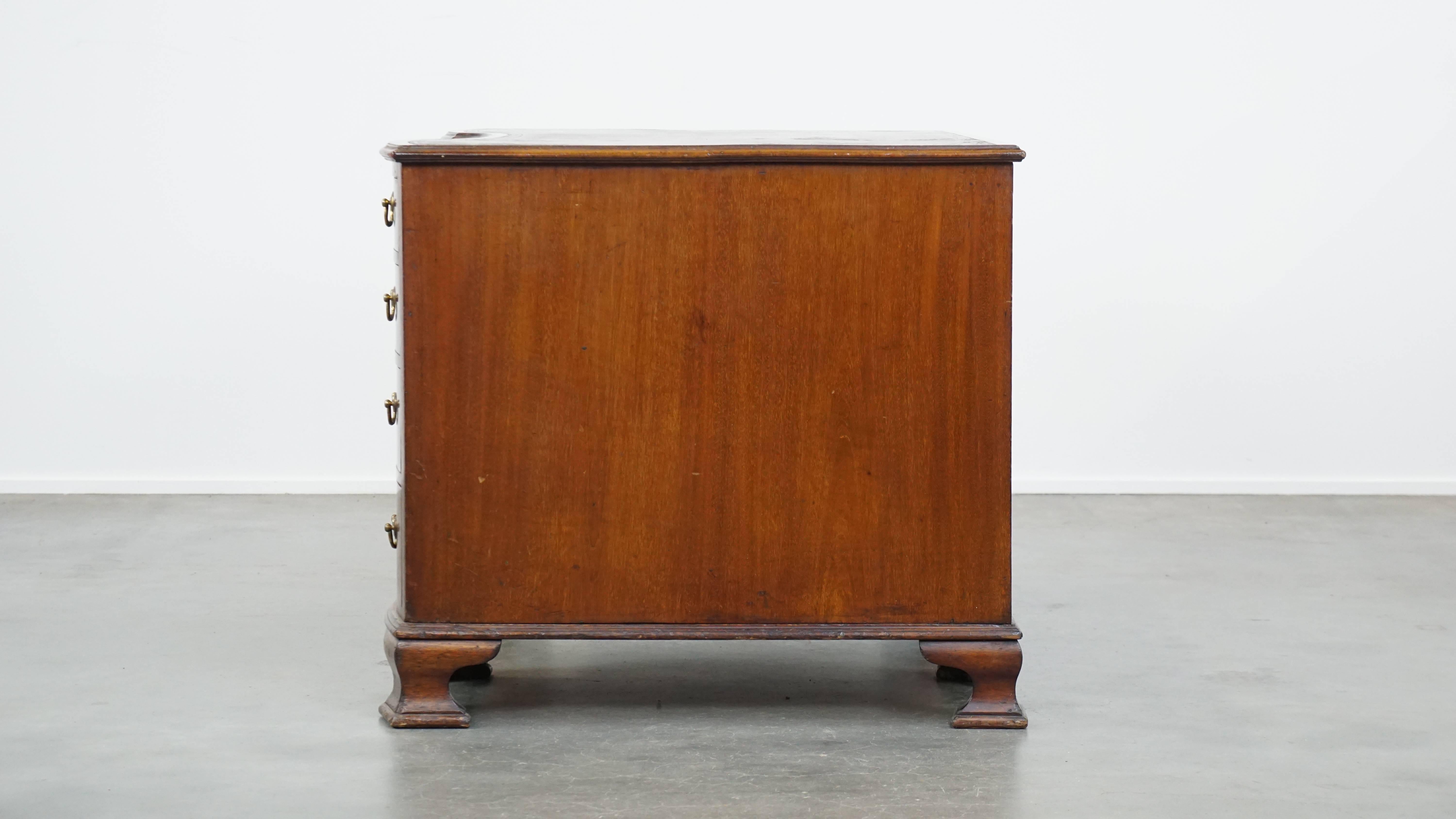 Pelle Antica scrivania inglese in legno della fine del XIX secolo con piano in pelle in vendita