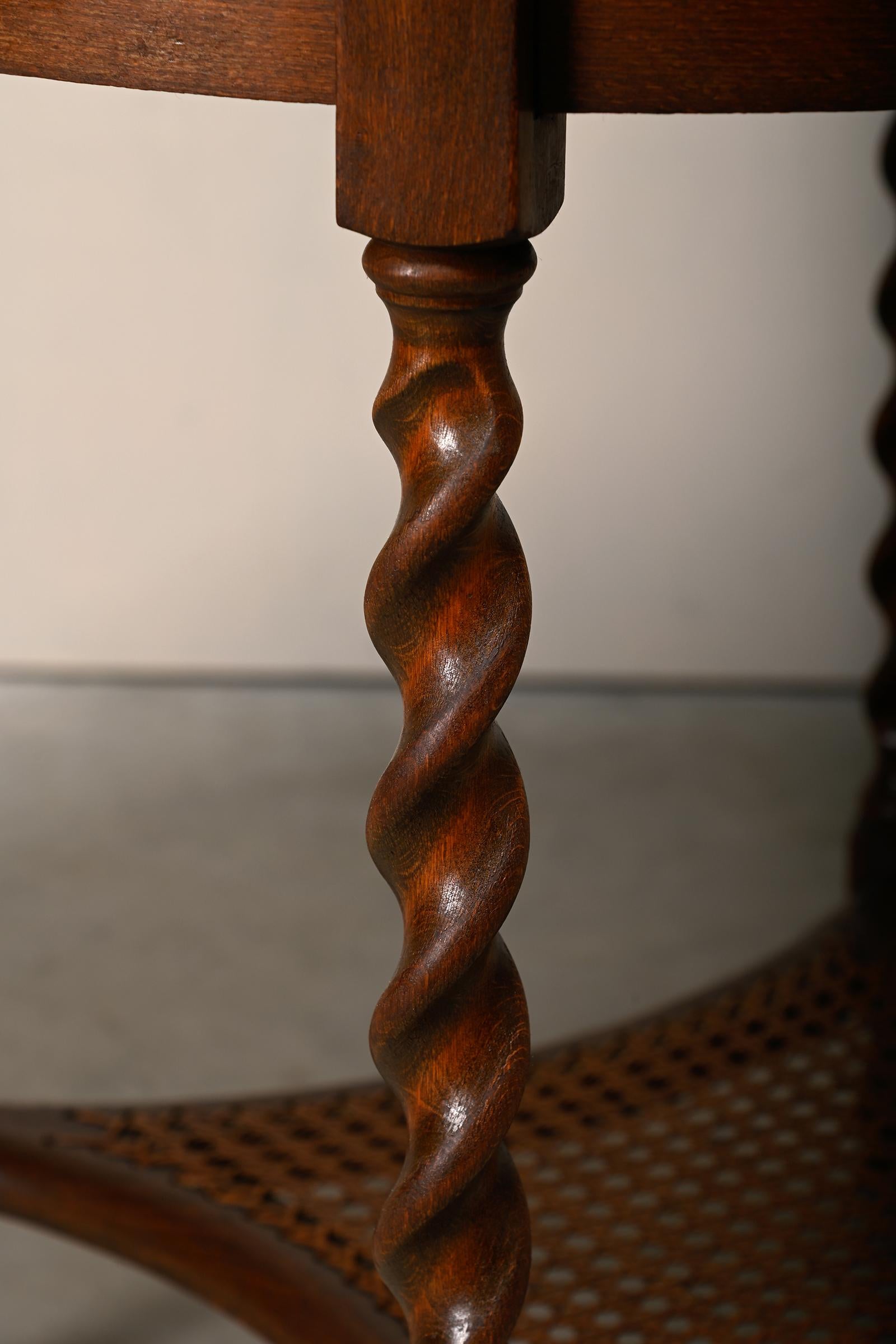 Antique wooden English Side Table with Straw and Turned Bobbin Legs, 19th C. 6