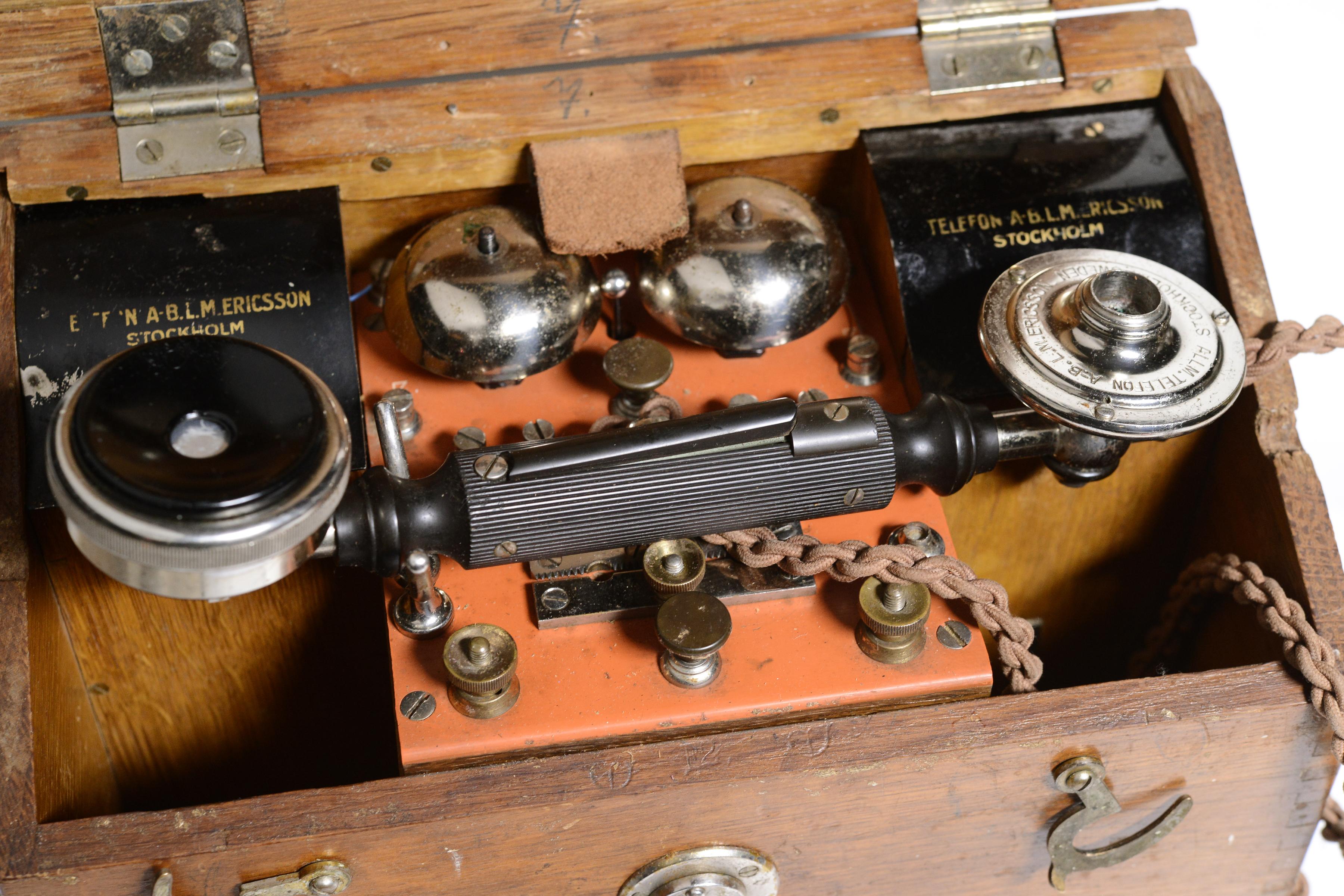 Art Nouveau Antique Wooden Ericsson MB 115 Crank Magneto Field Telephone 1895 С Mark 1 For Sale