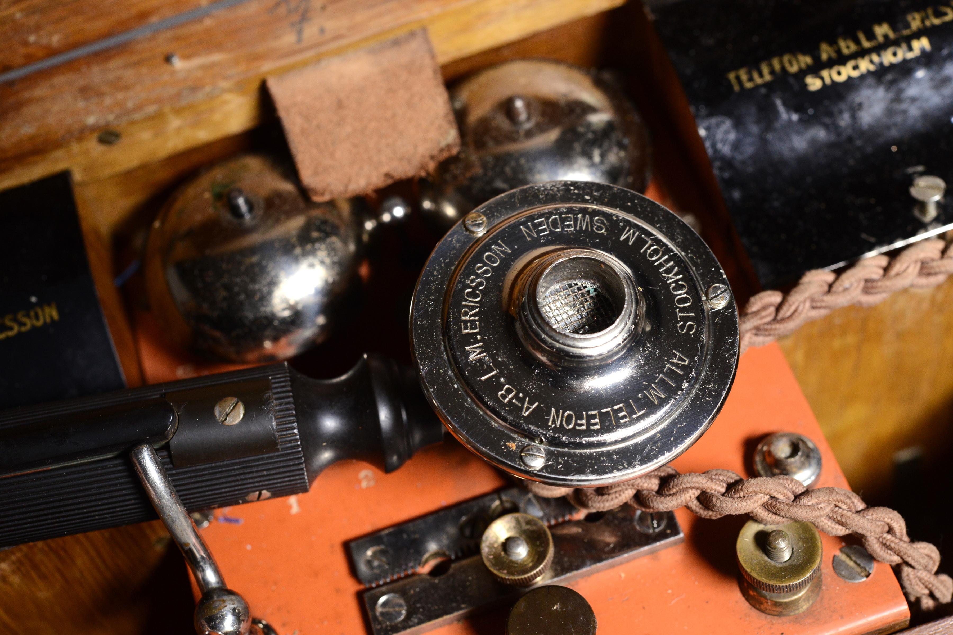 Antique Wooden Ericsson MB 115 Crank Magneto Field Telephone 1895 С Mark 1 In Fair Condition For Sale In Sweden, SE