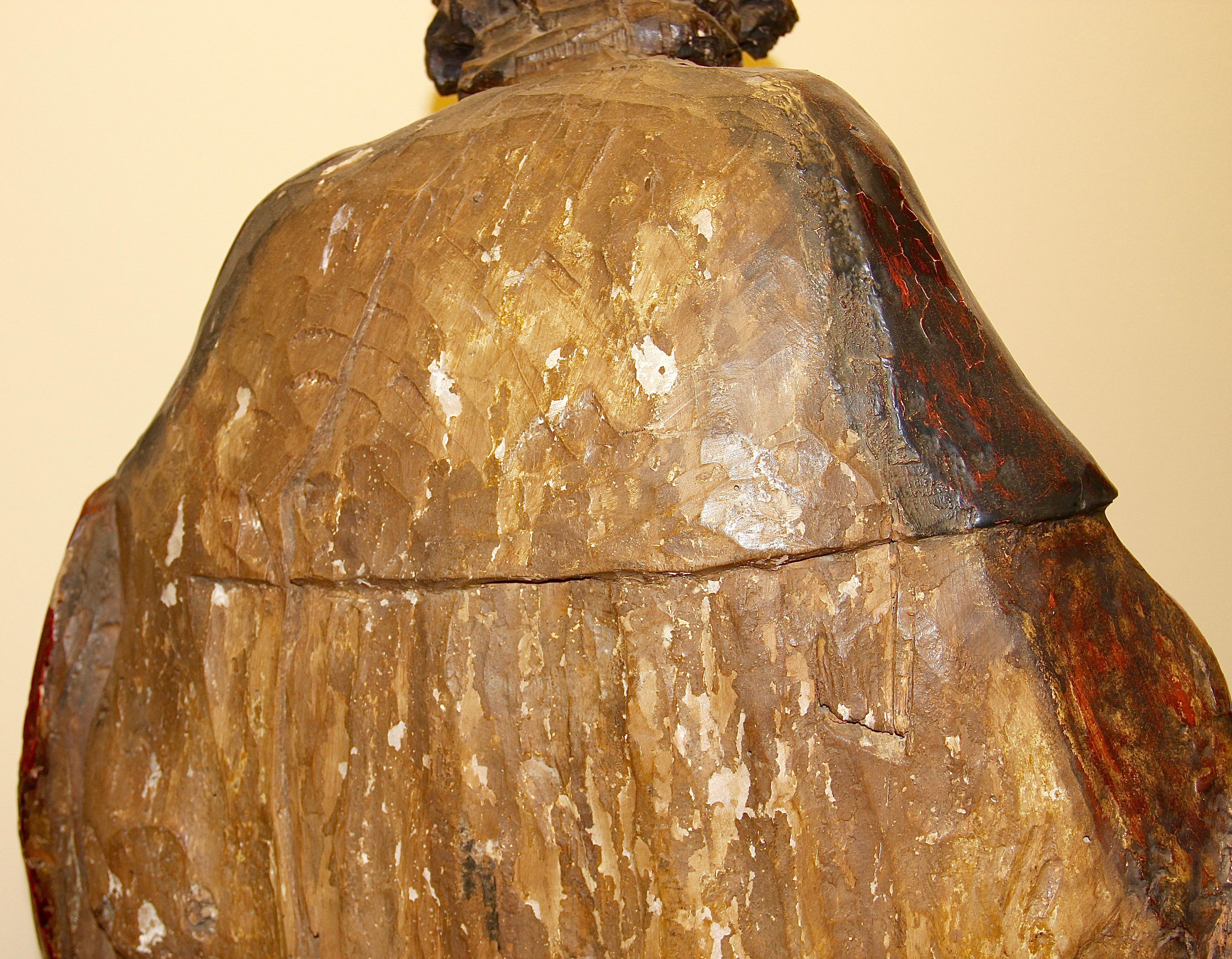 Figure ancienne en bois, probablement du XVIIe siècle en vente 6