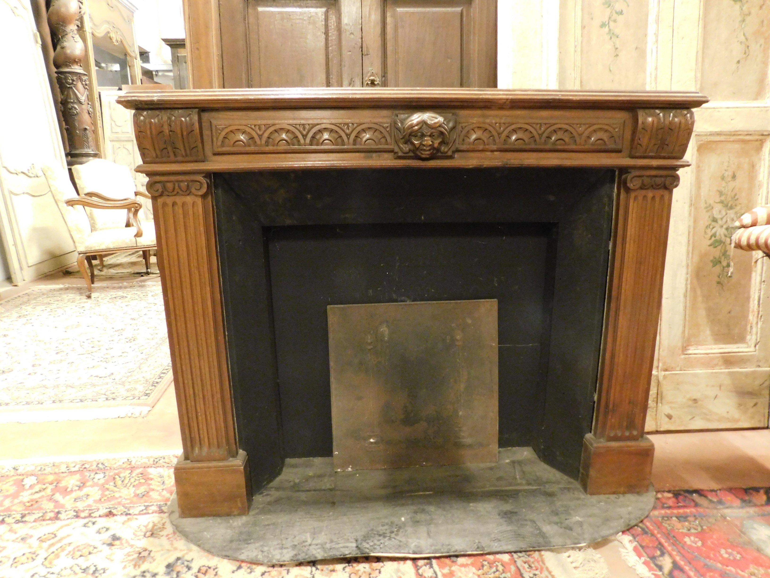 Ancient fireplace in precious wood, richly carved with satyr on the central pediment and tapered columns with capital, hand carved in the 19th century in Italy.
Of wood, therefore very versatile and easily adaptable or movable inside the rooms.
