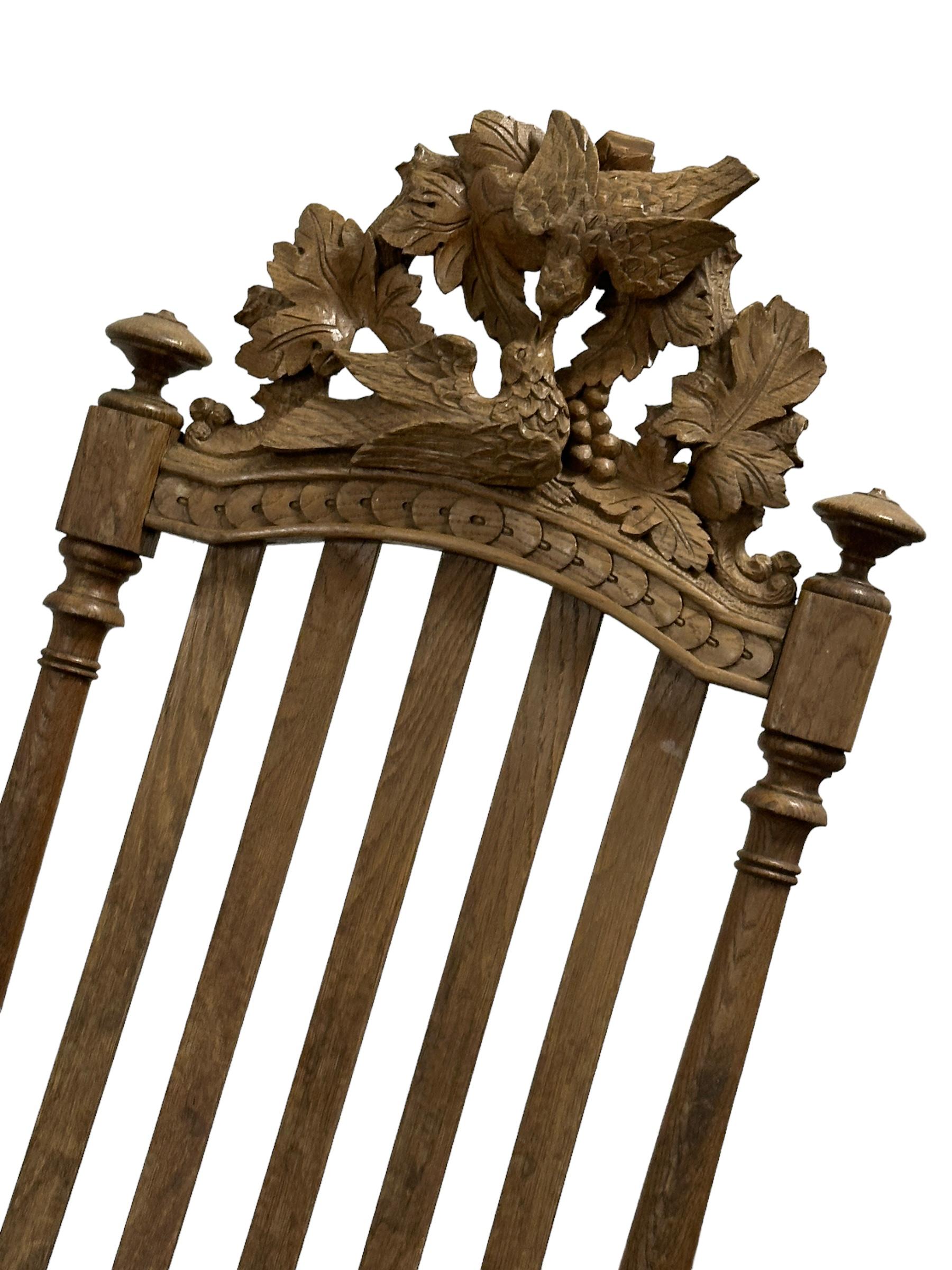 Artisanat Ancienne chaise pliante en bois, style Black Forest en bois sculpté, années 1910 en vente