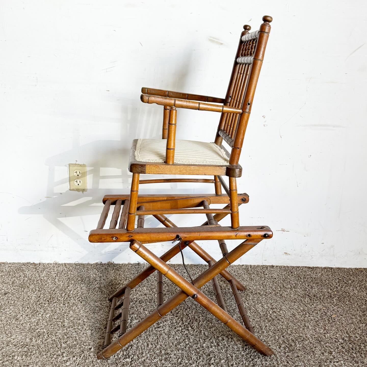 Américain Chaise haute pliante en bois Antiquities en vente