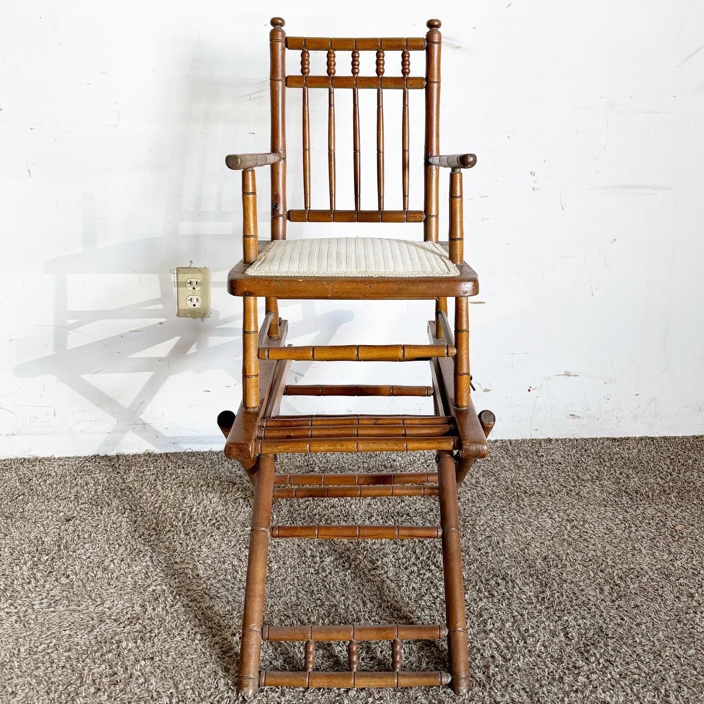 Chaise haute pliante en bois Antiquities Bon état - En vente à Delray Beach, FL